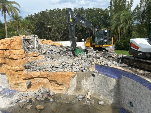 Uccello Services logo