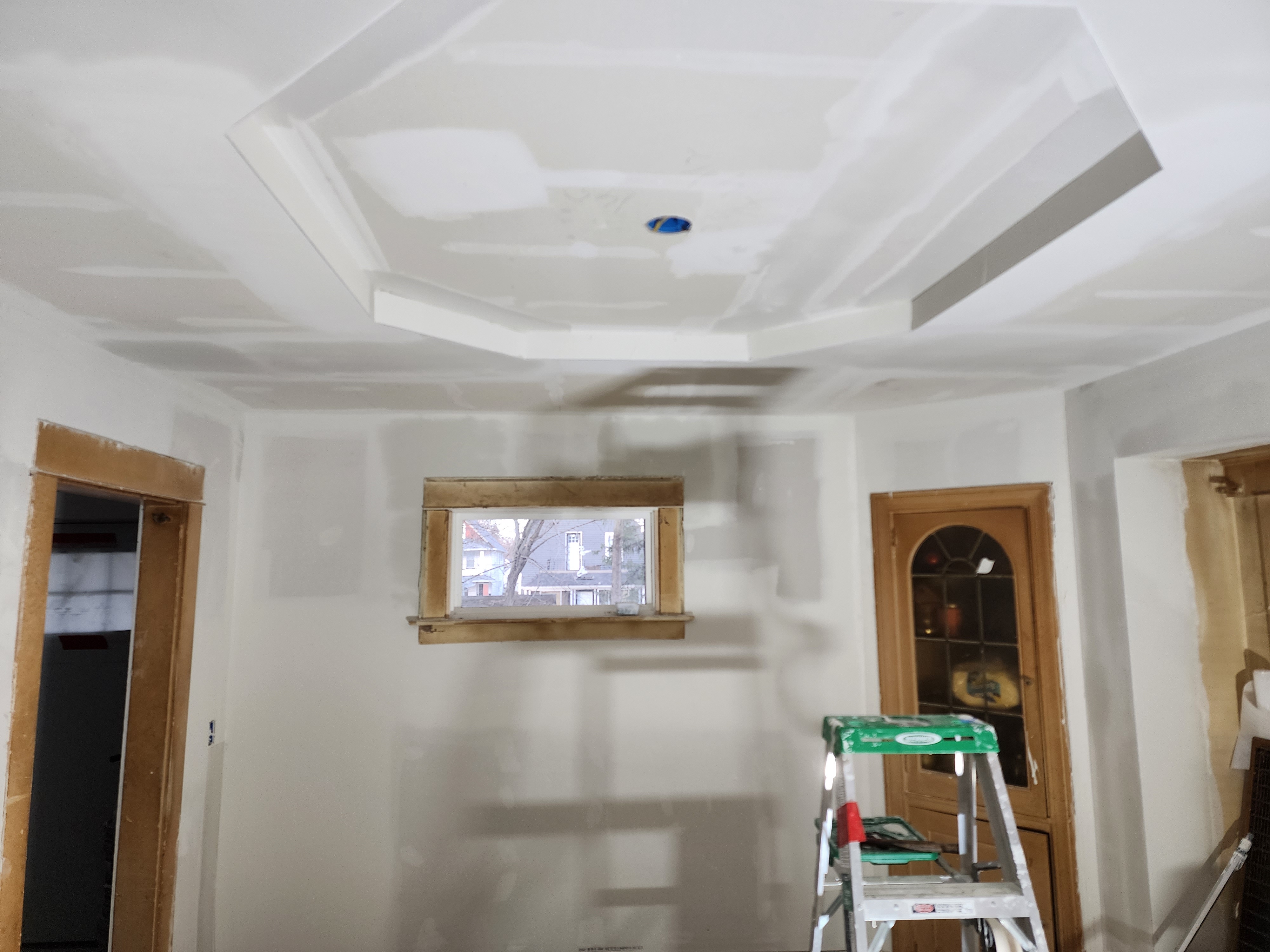 Delicate drywall logo