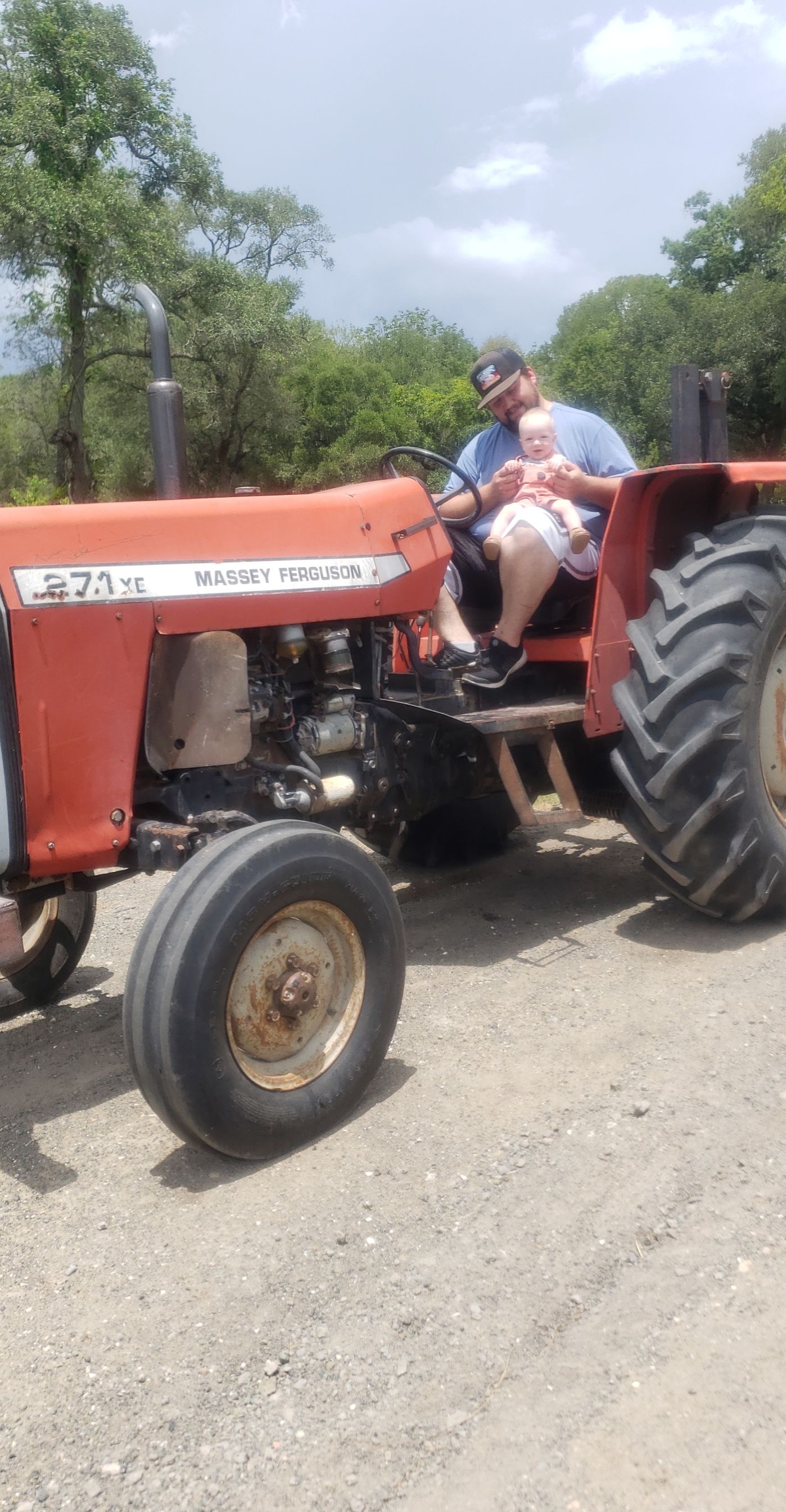 JUSTINS TRACTOR MOWING logo