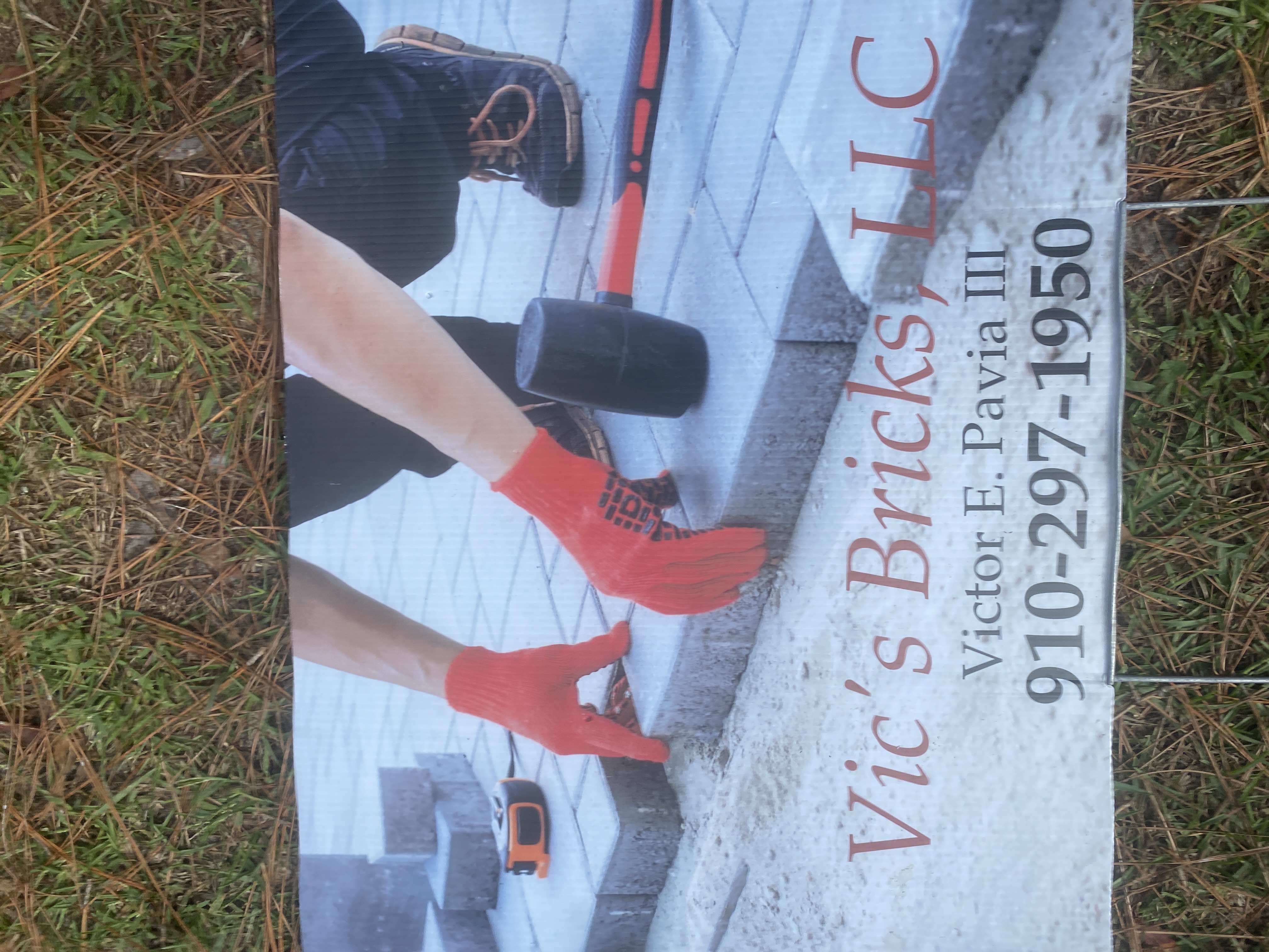 Vic’s Bricks logo