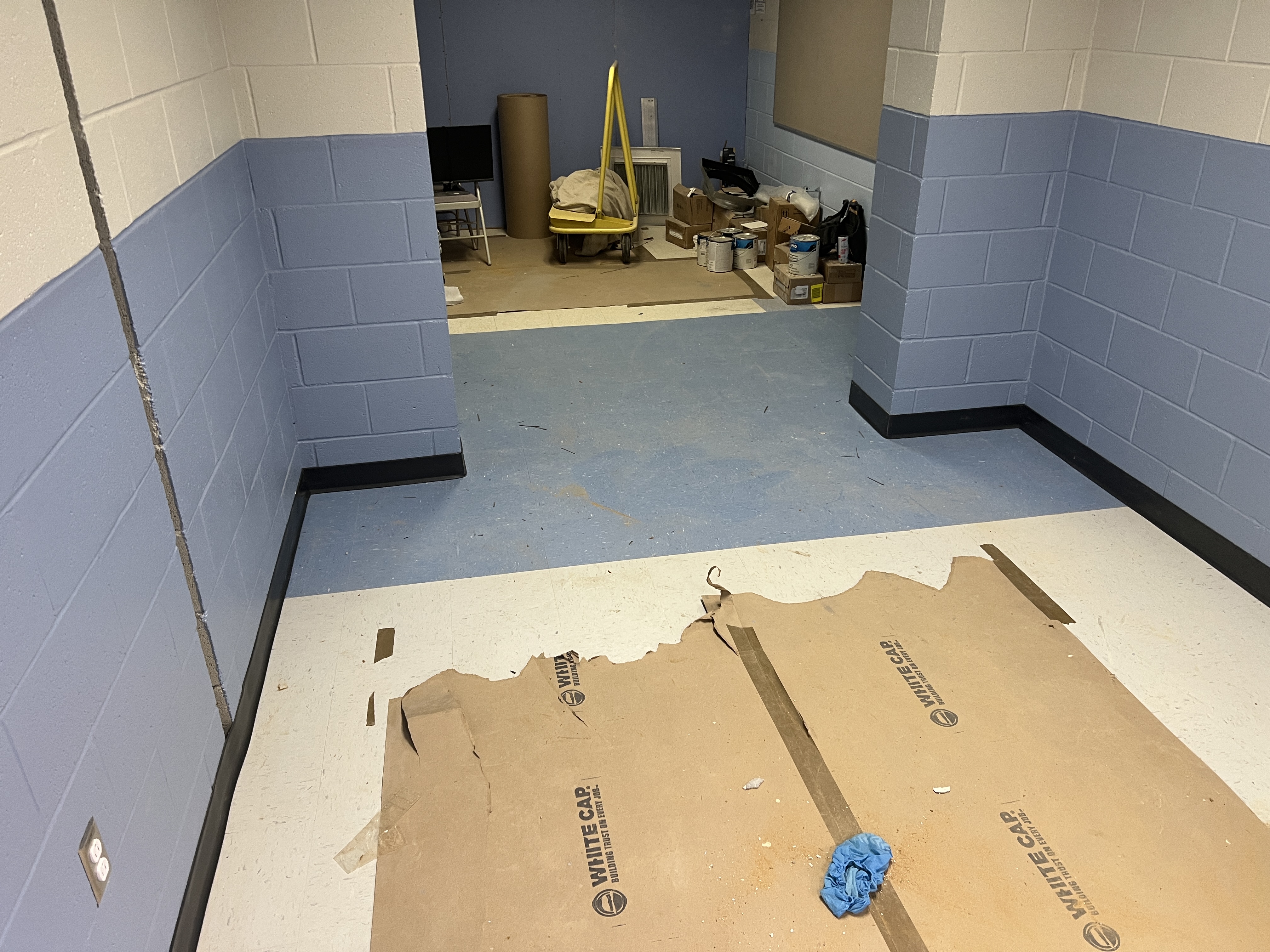 Doss flooring logo