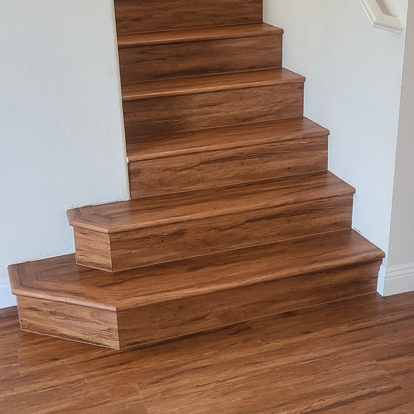 Frias Flooring logo