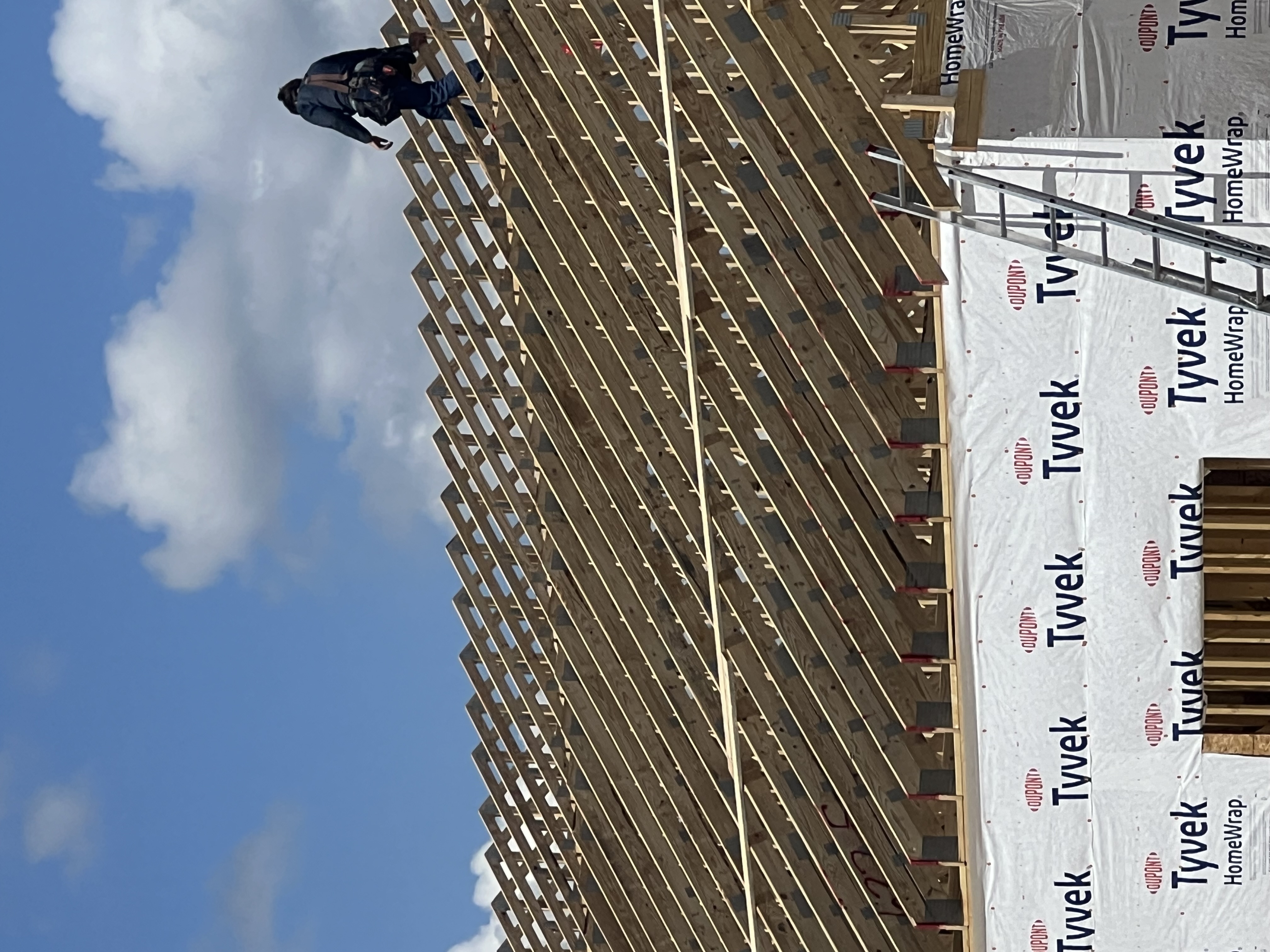 H D Roofing logo