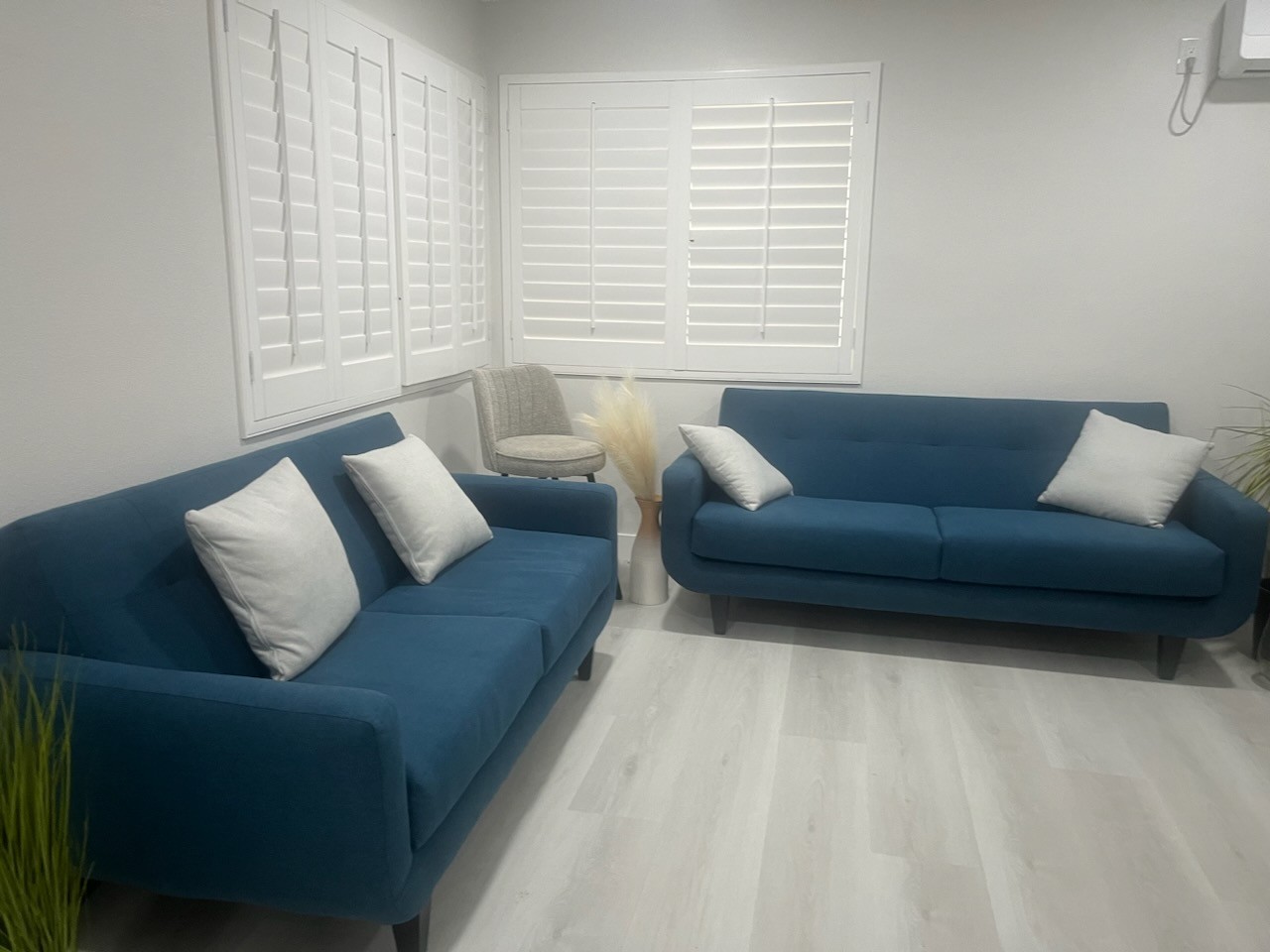 Richards upholstery logo
