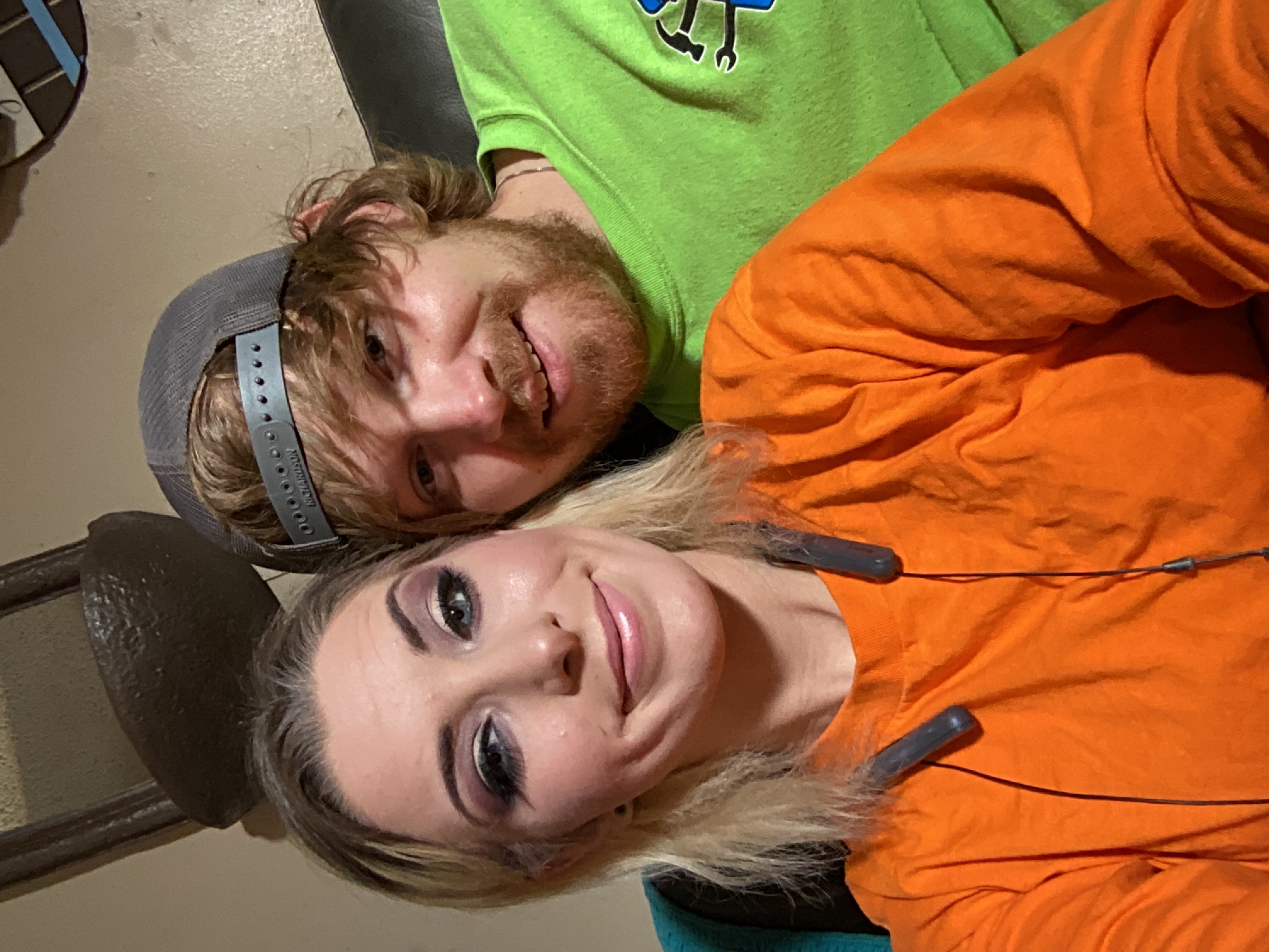 Mr. And Mrs. Handman services logo
