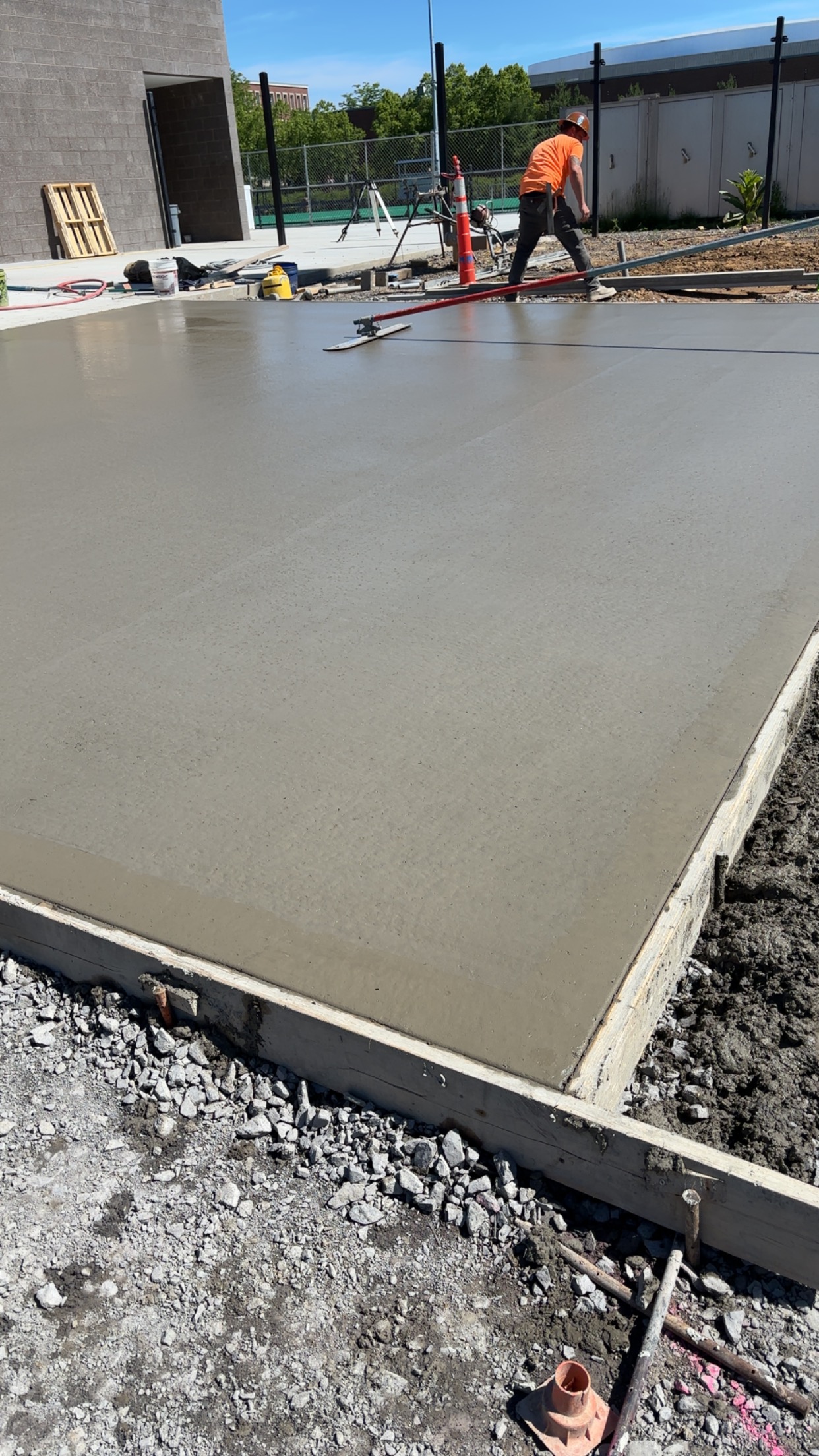 B&C concrete logo