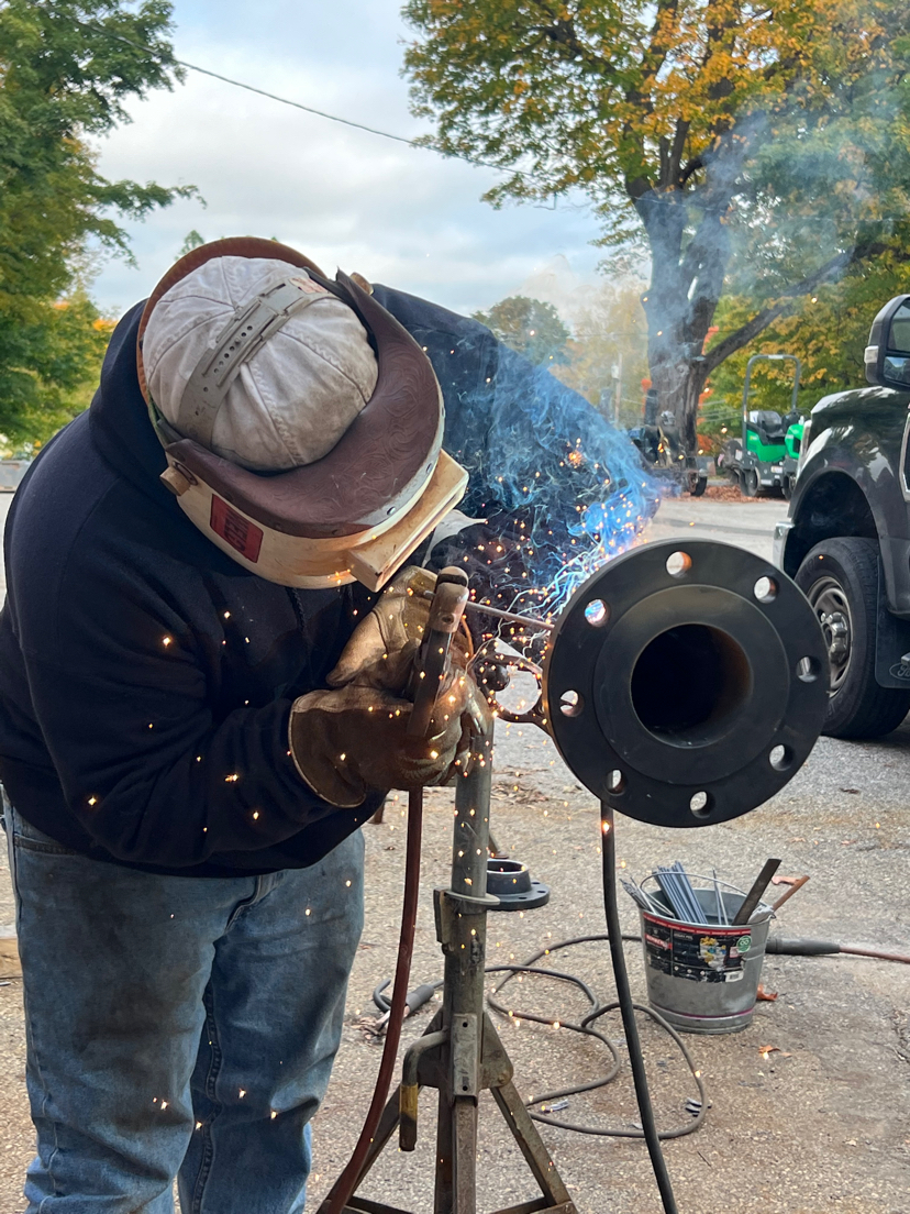 D&P welding services logo