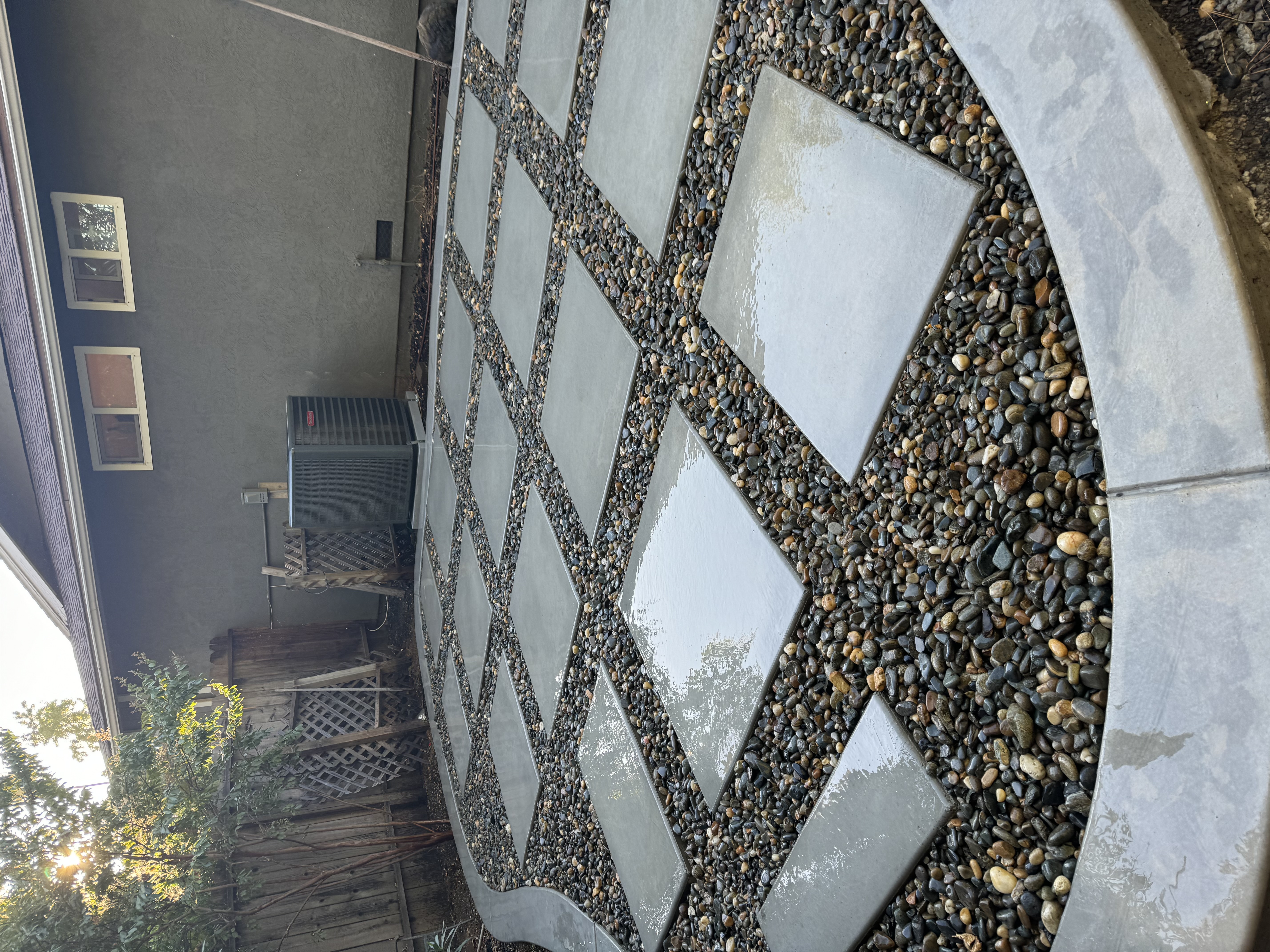 Rey’s Concrete logo