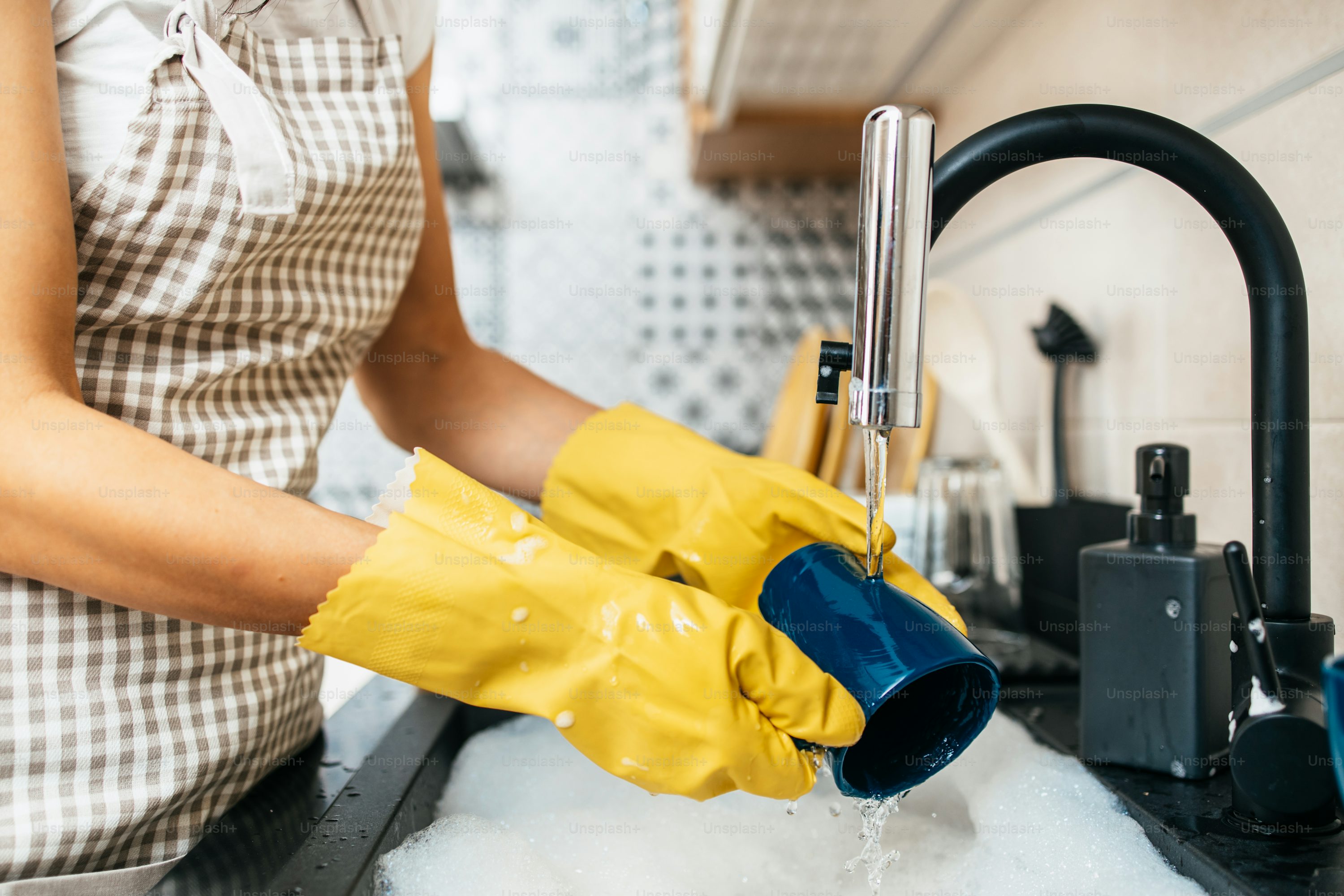 Honey Housekeeping, LLC logo