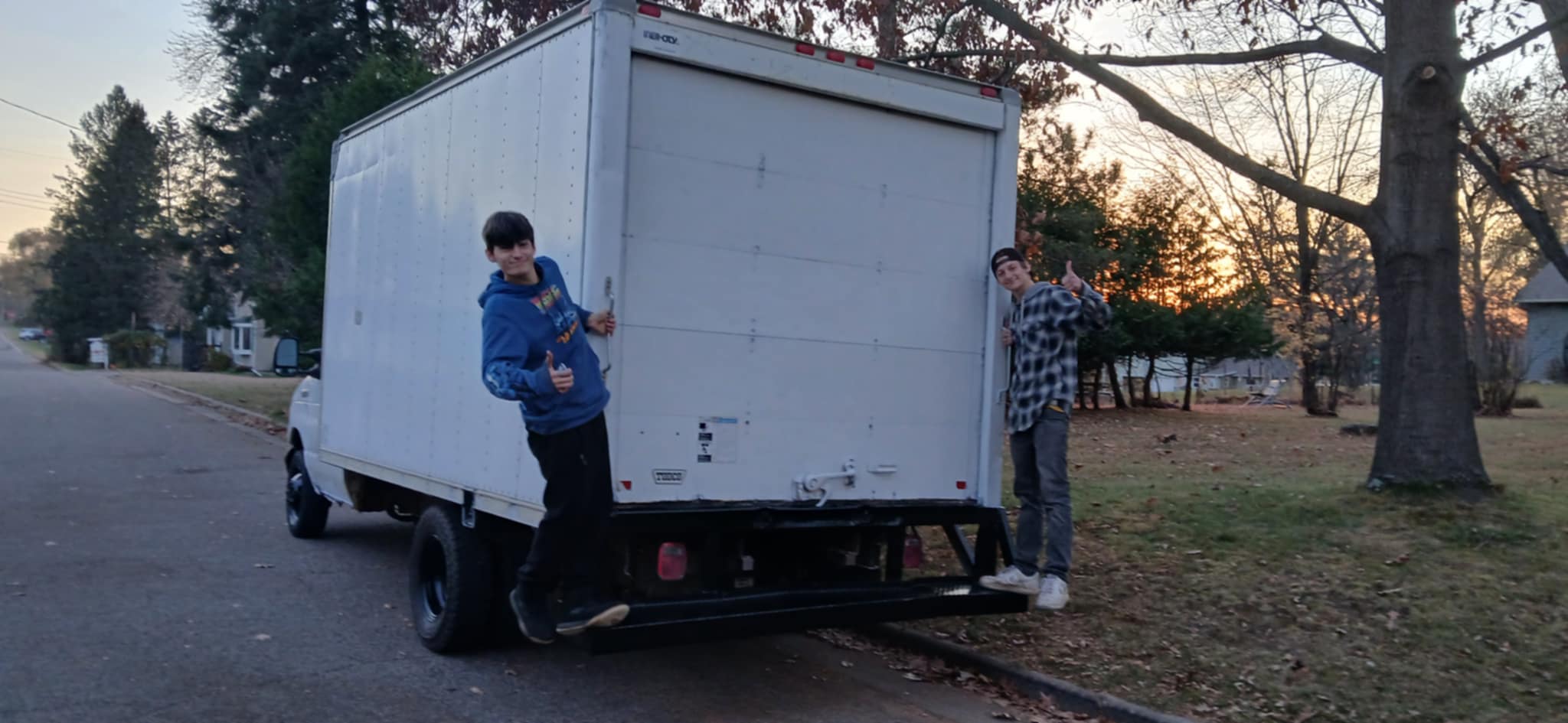 MIboxmovers logo