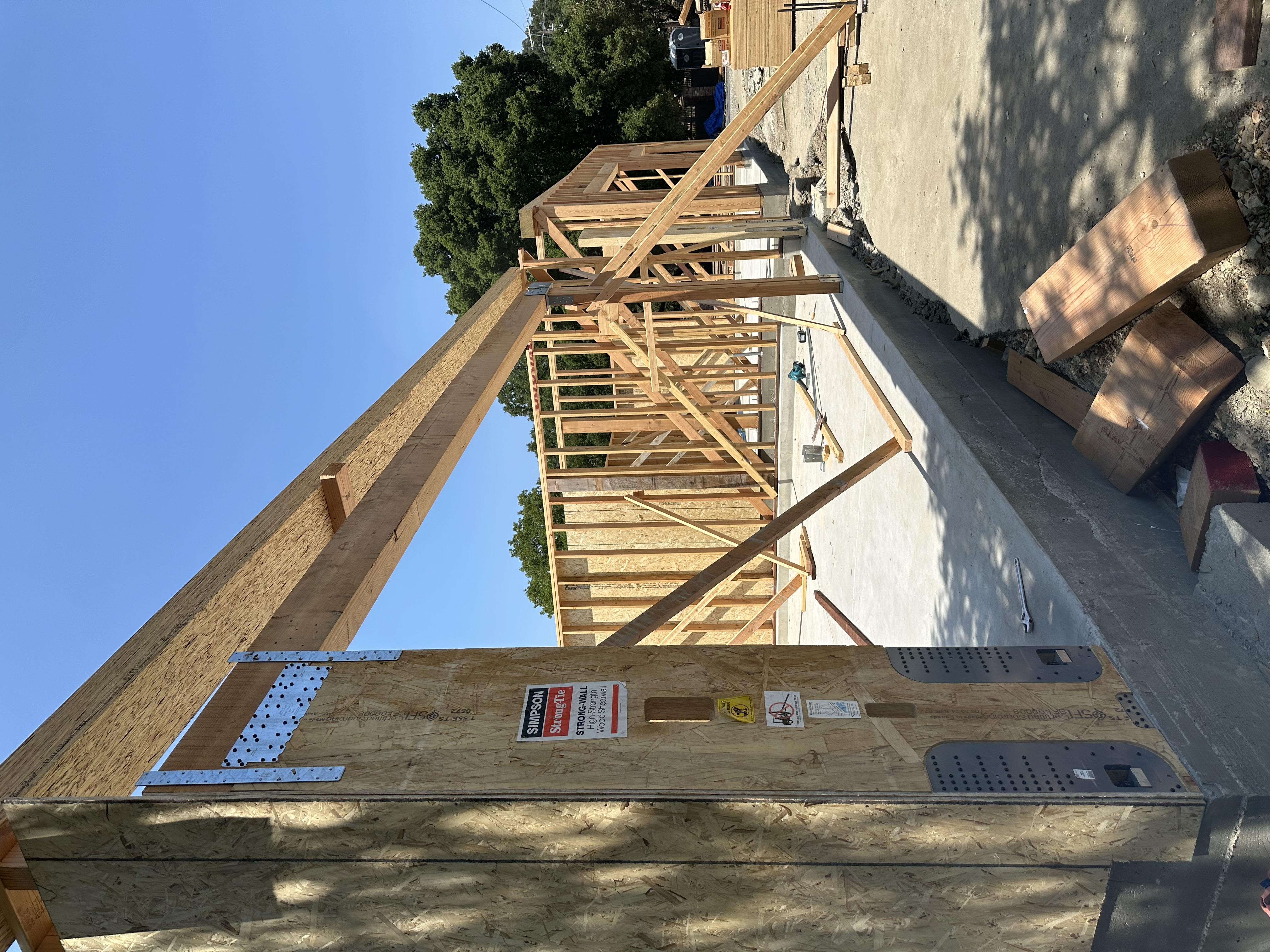 R & DE Construction Inc logo