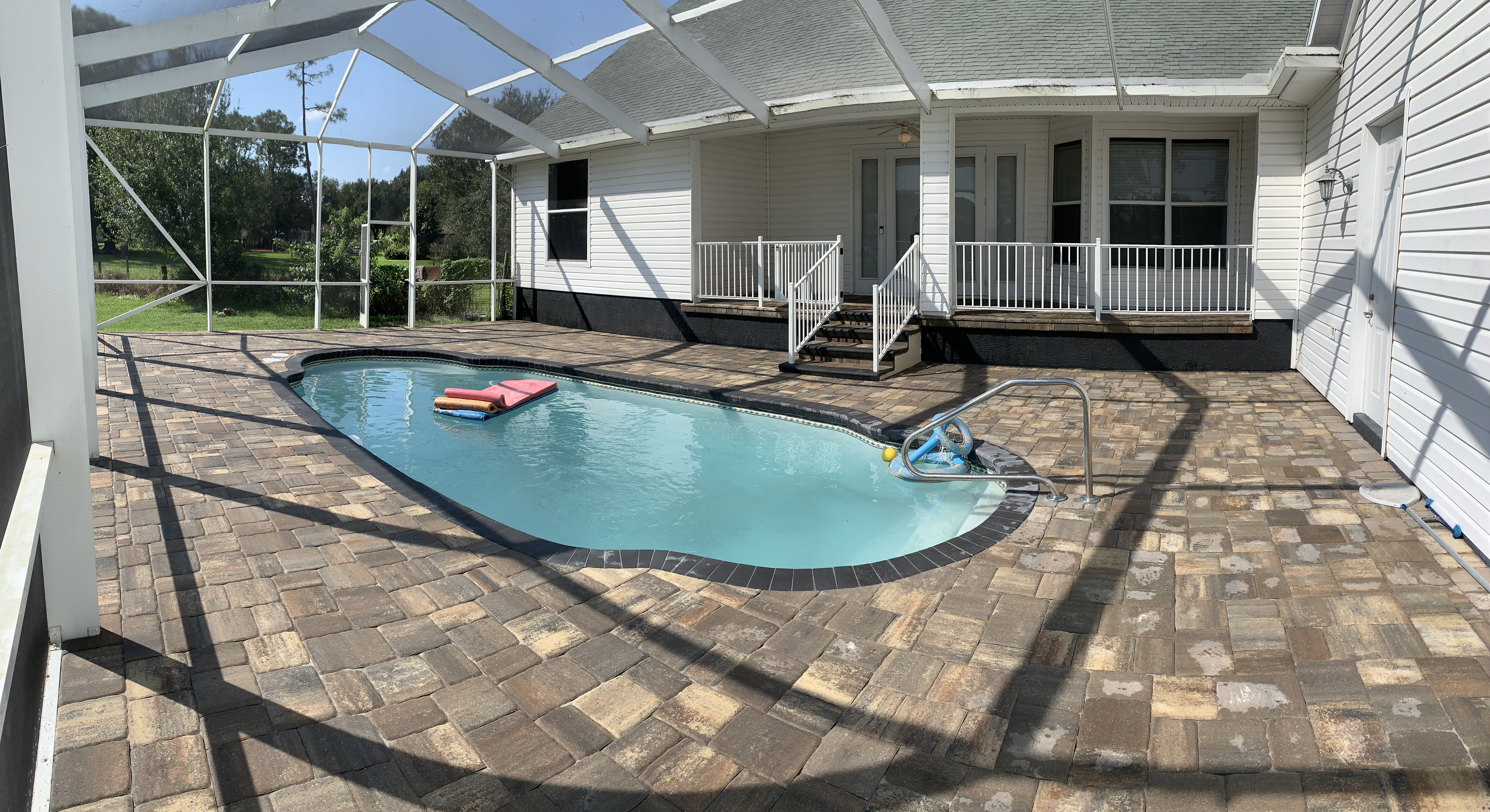 Hector's Pavers and Landscaping logo