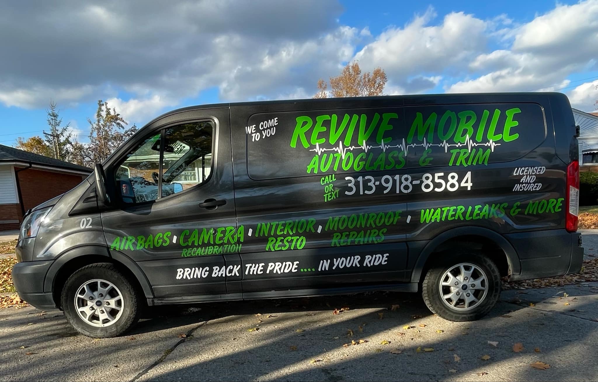 Revive Mobile AutoGlass & Trim logo