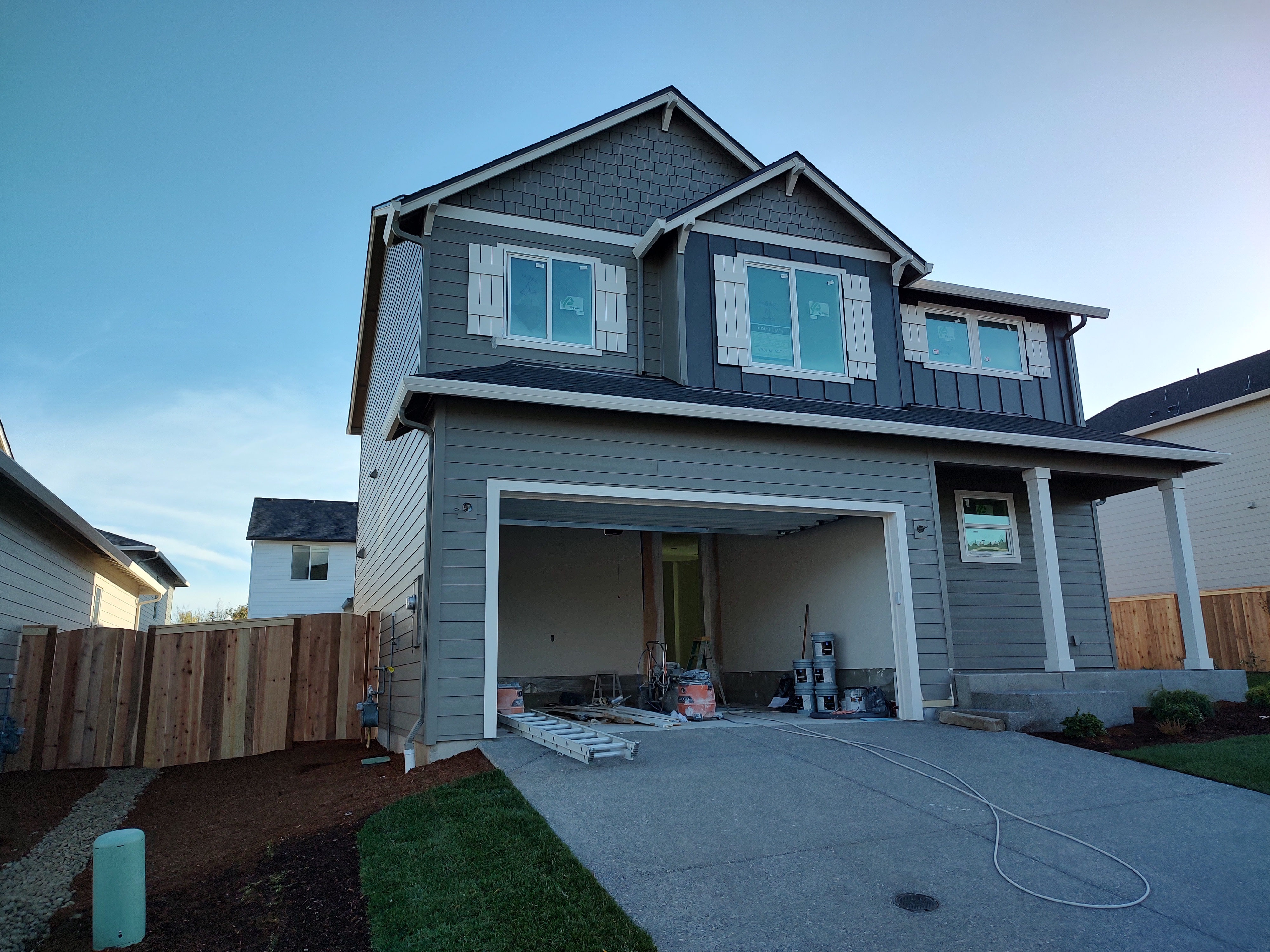 G.T general contractor logo