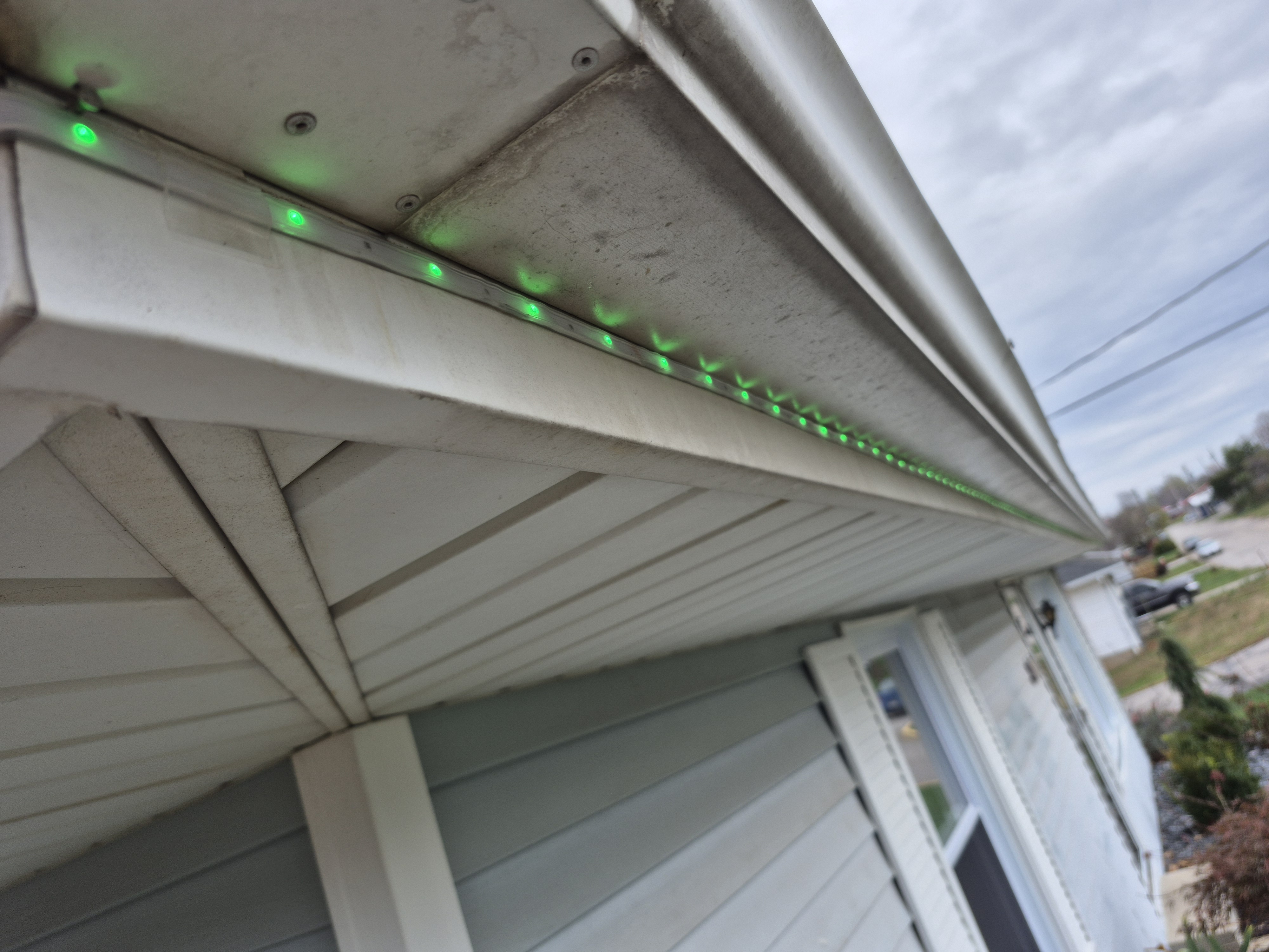 Holiday Light & Decor Installation Services logo