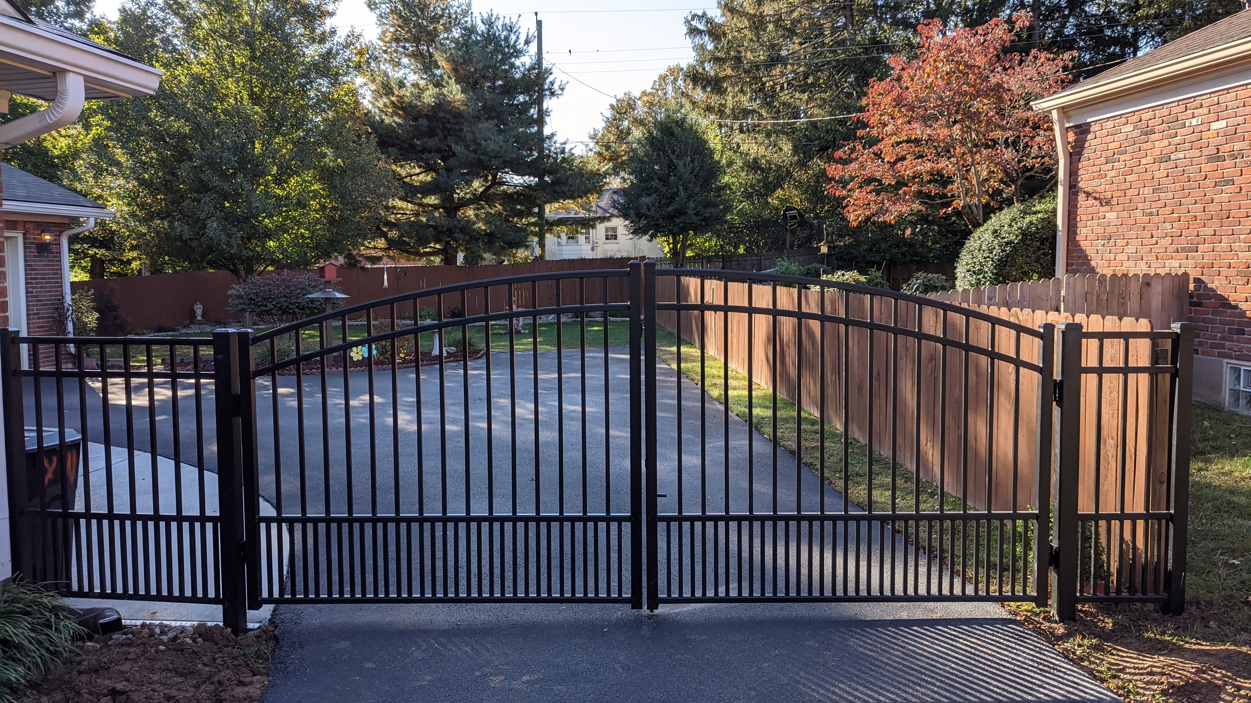 Wayne's Fence Company logo