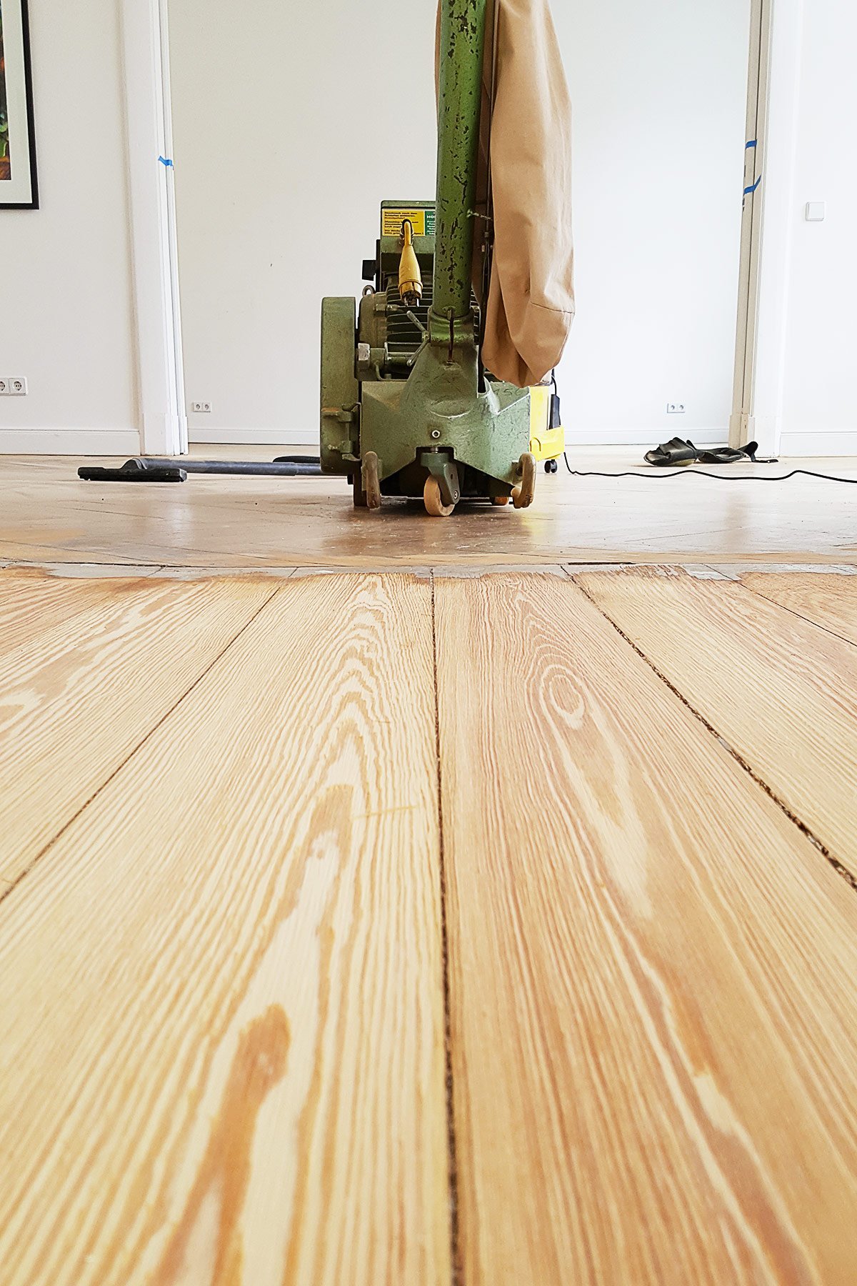 Richard hardwood floors logo