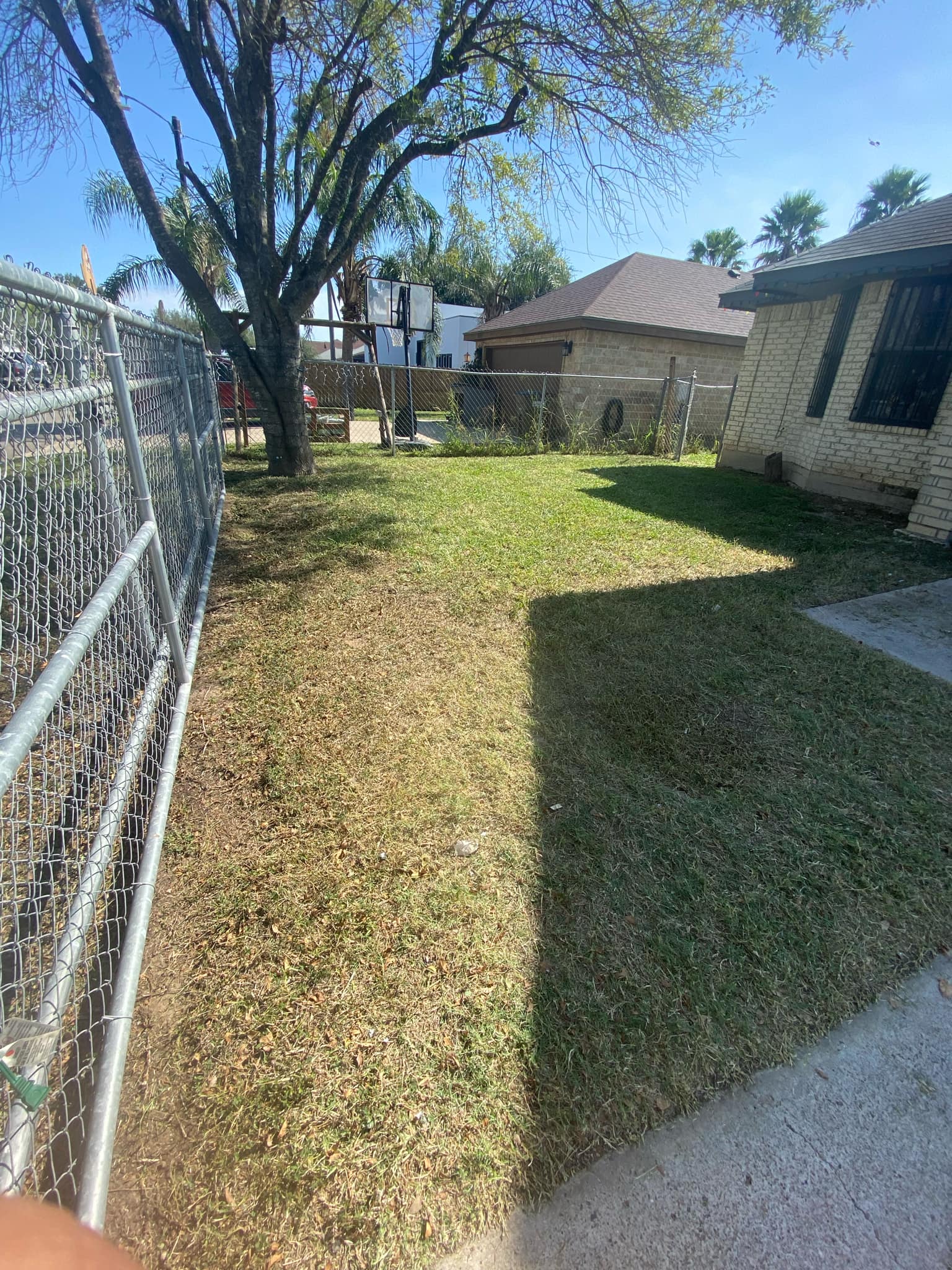 Lunas lawns scaping logo