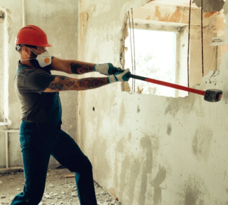 J & E Handyman and Maintenance Services logo