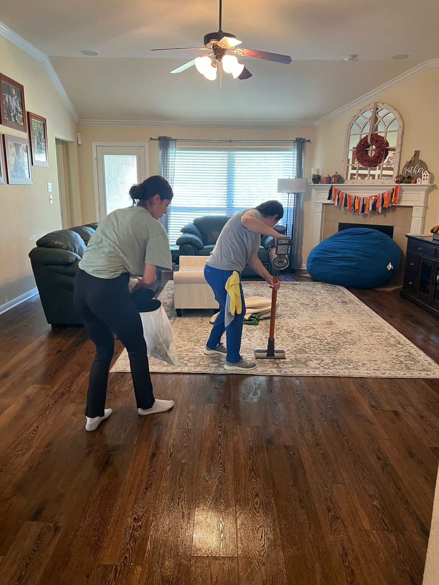 S&M team professional cleaning and services logo