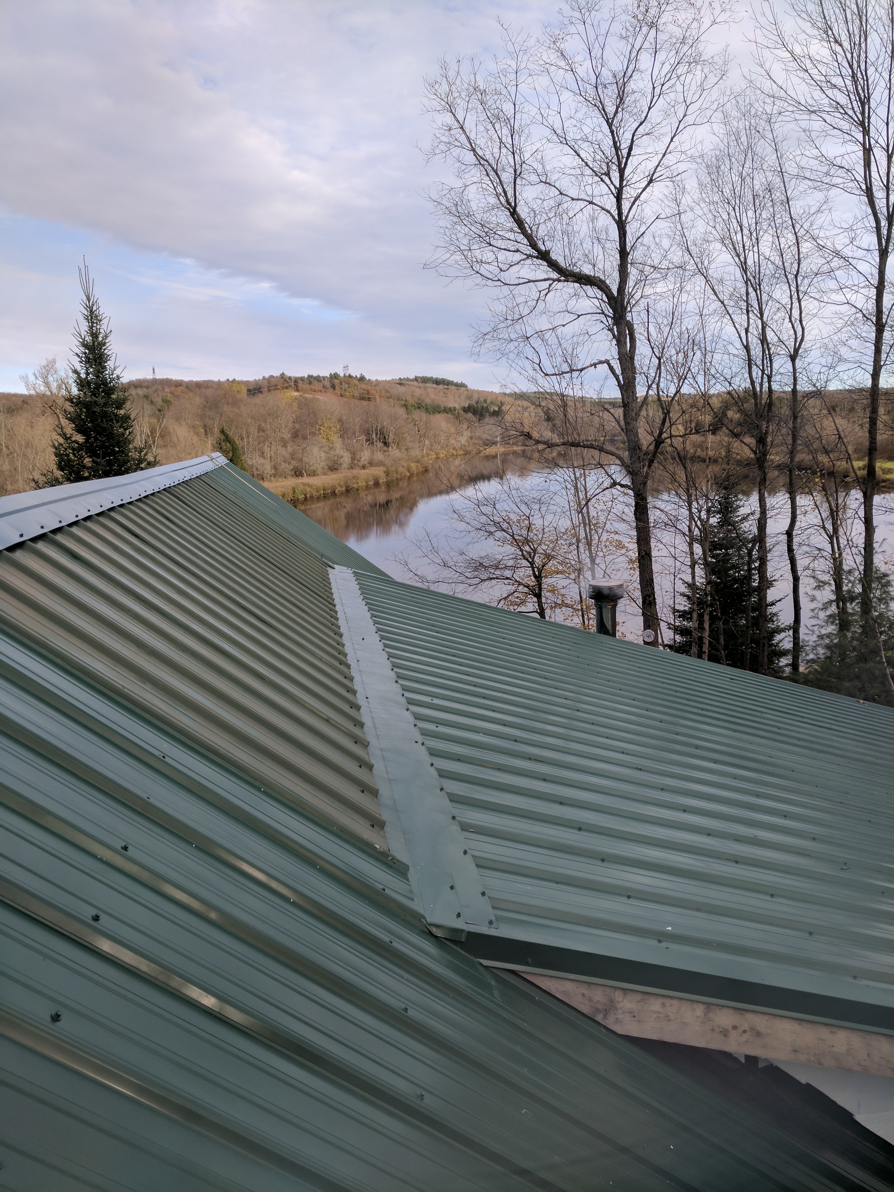 Adirondt roofing plus logo