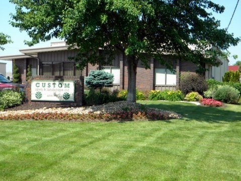Custom Lawn & Landscape, Inc. logo