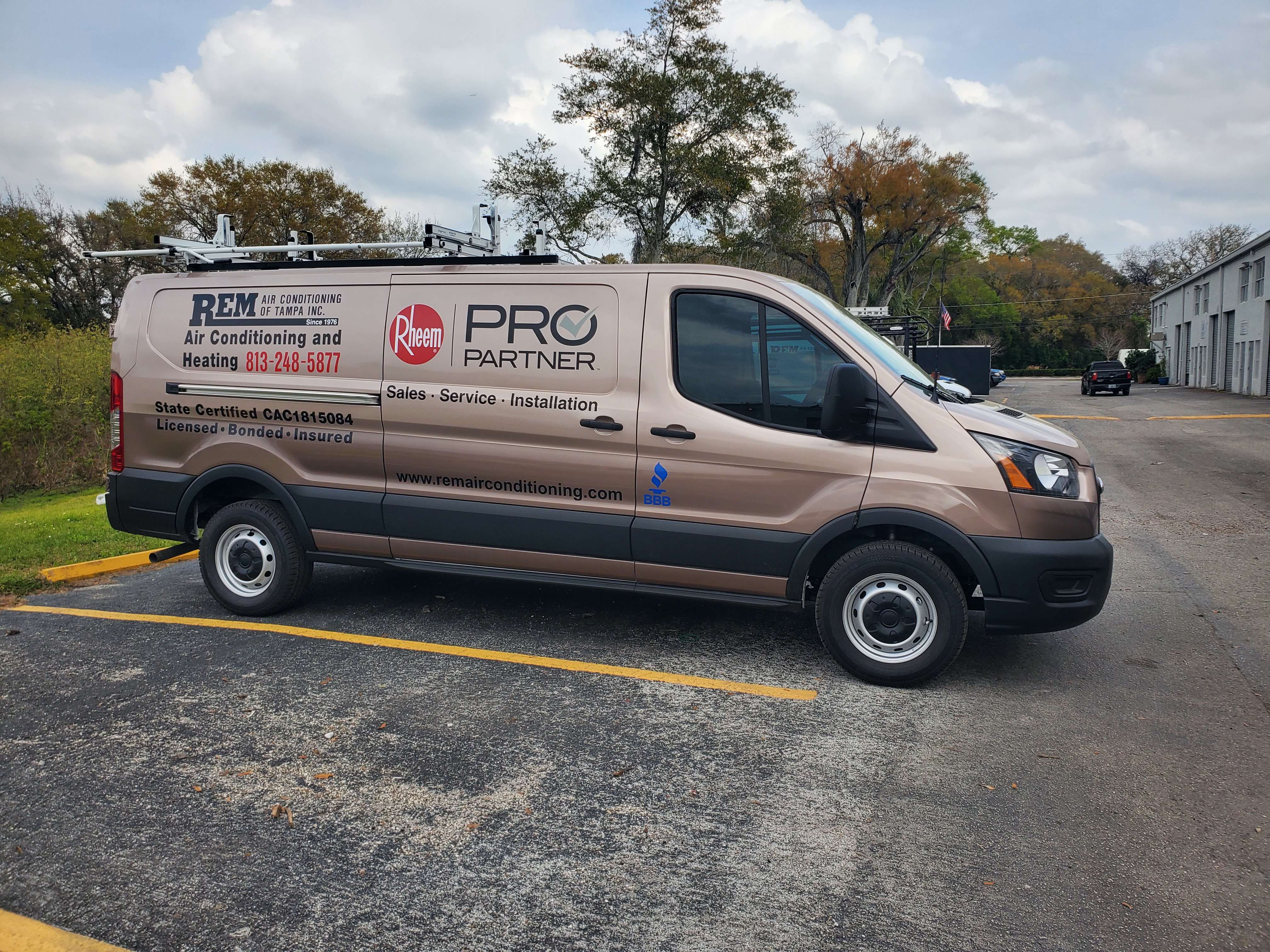 Logo for REM Air Conditioning of Tampa