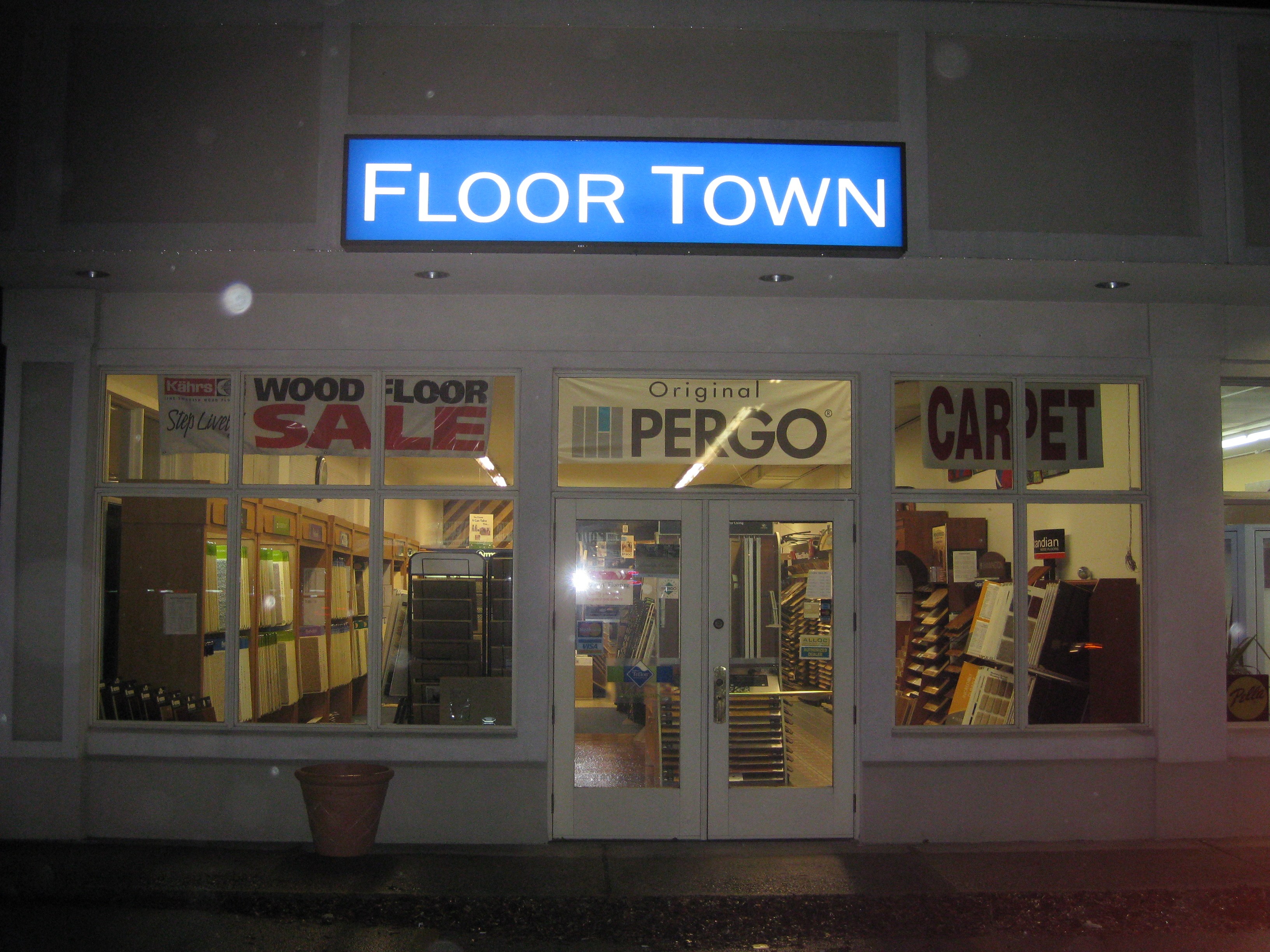 FLOORTOWN logo