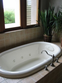 Like Nu Tub & Tile logo