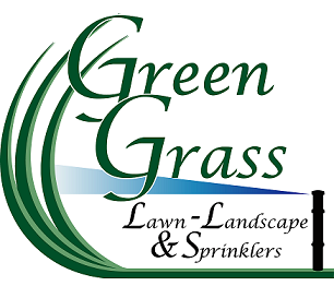Green Grass Lawn & Sprinklers logo