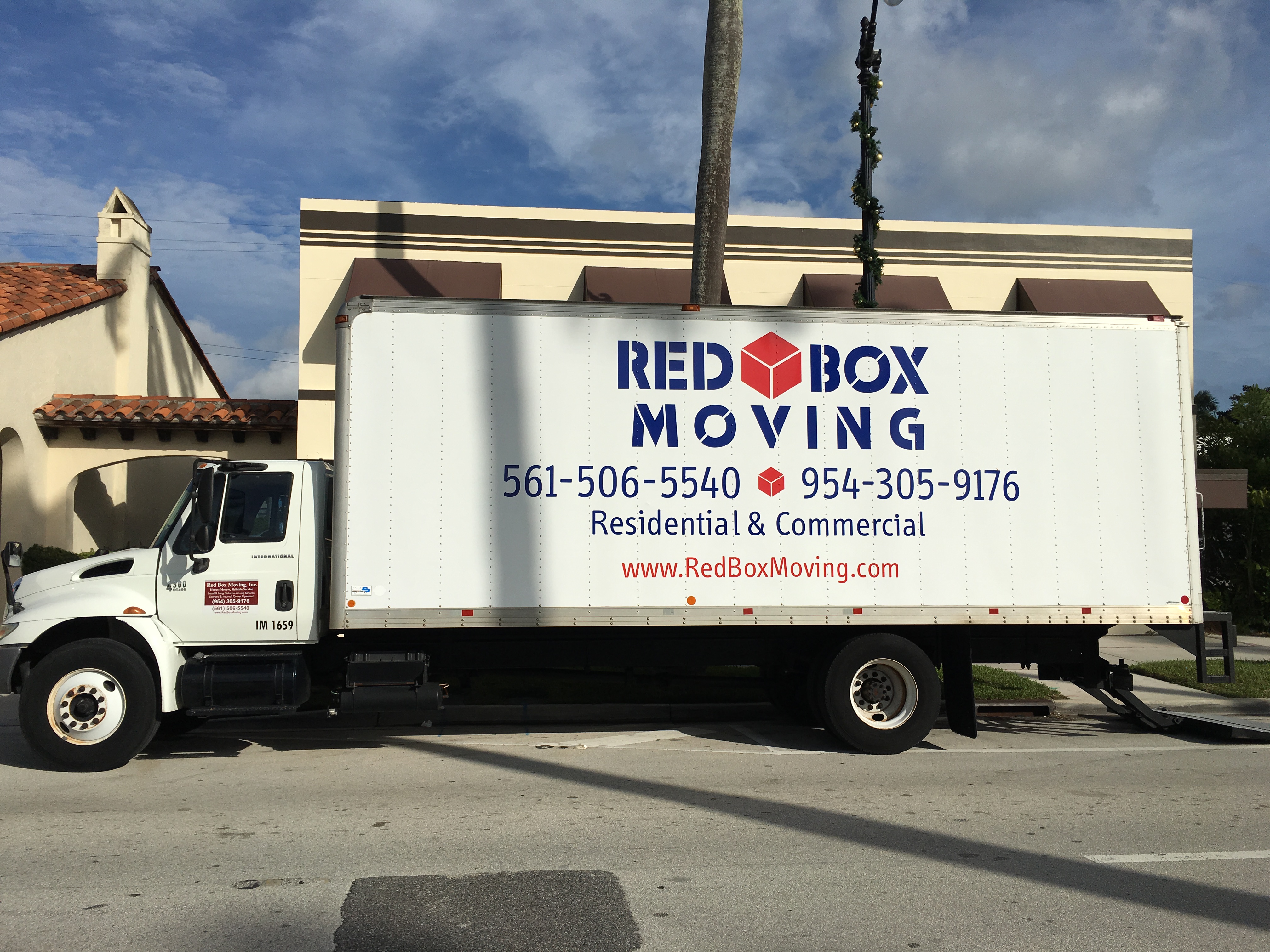 Logo for Red Box Moving, Inc.