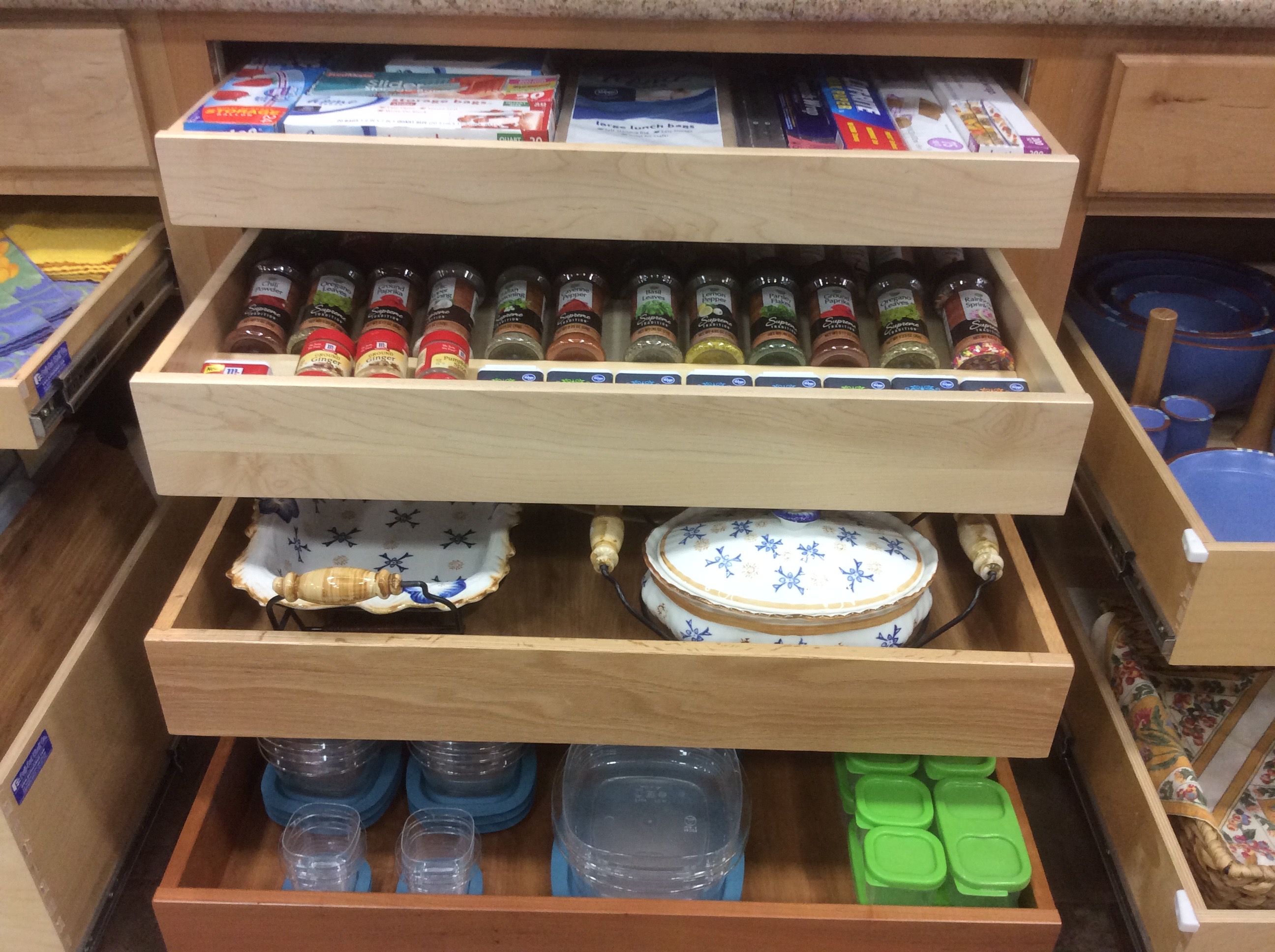 Logo for The Pull Out Shelf Co