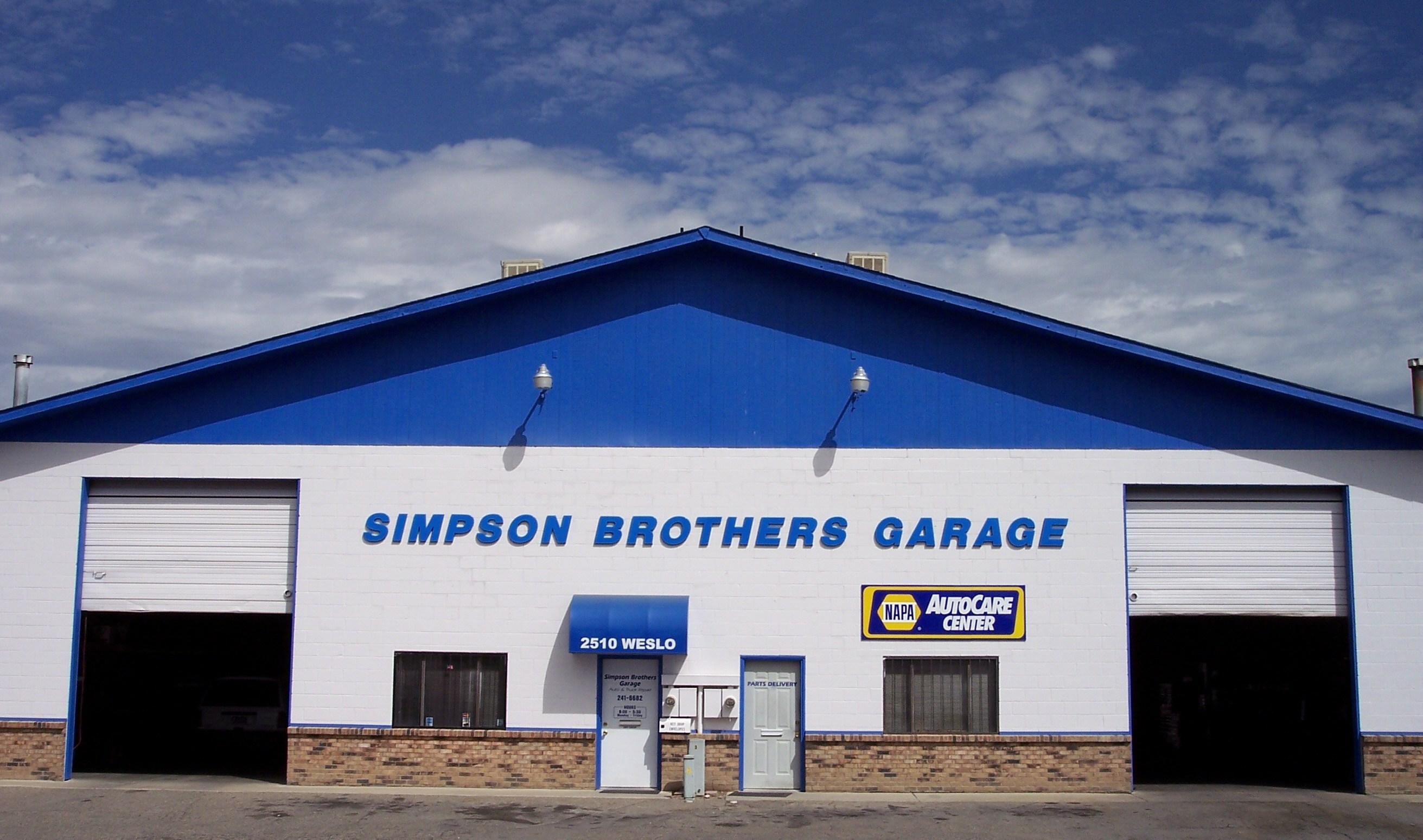 Logo for Simpson Brothers Garage