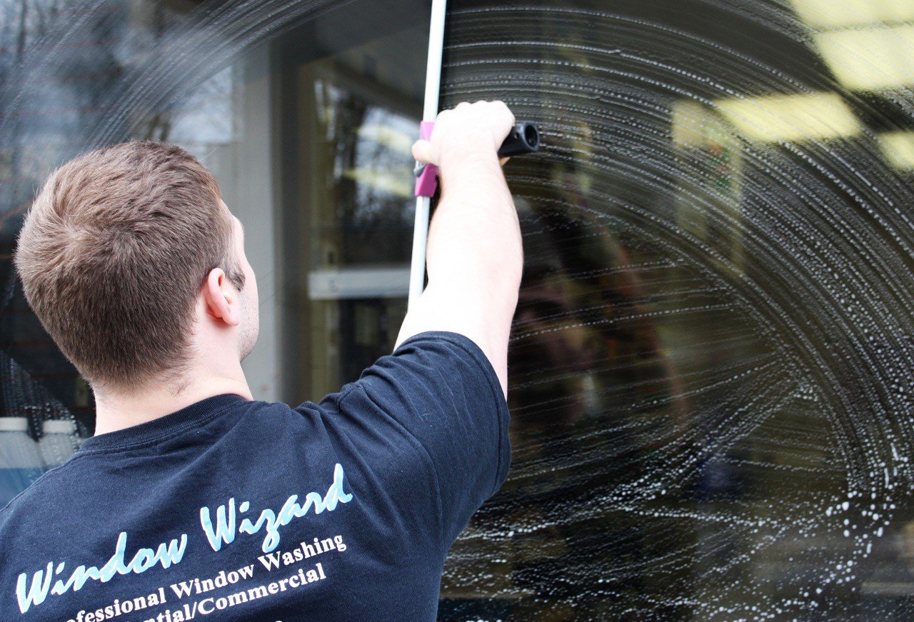 WINDOW WIZARD INC logo