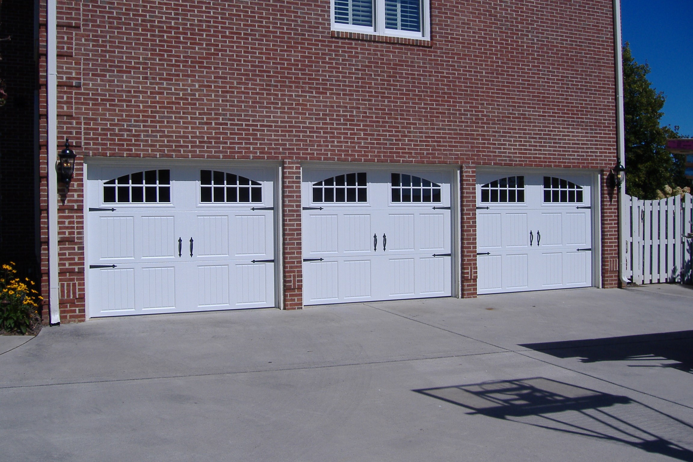Logo for Service Plus Garage Doors