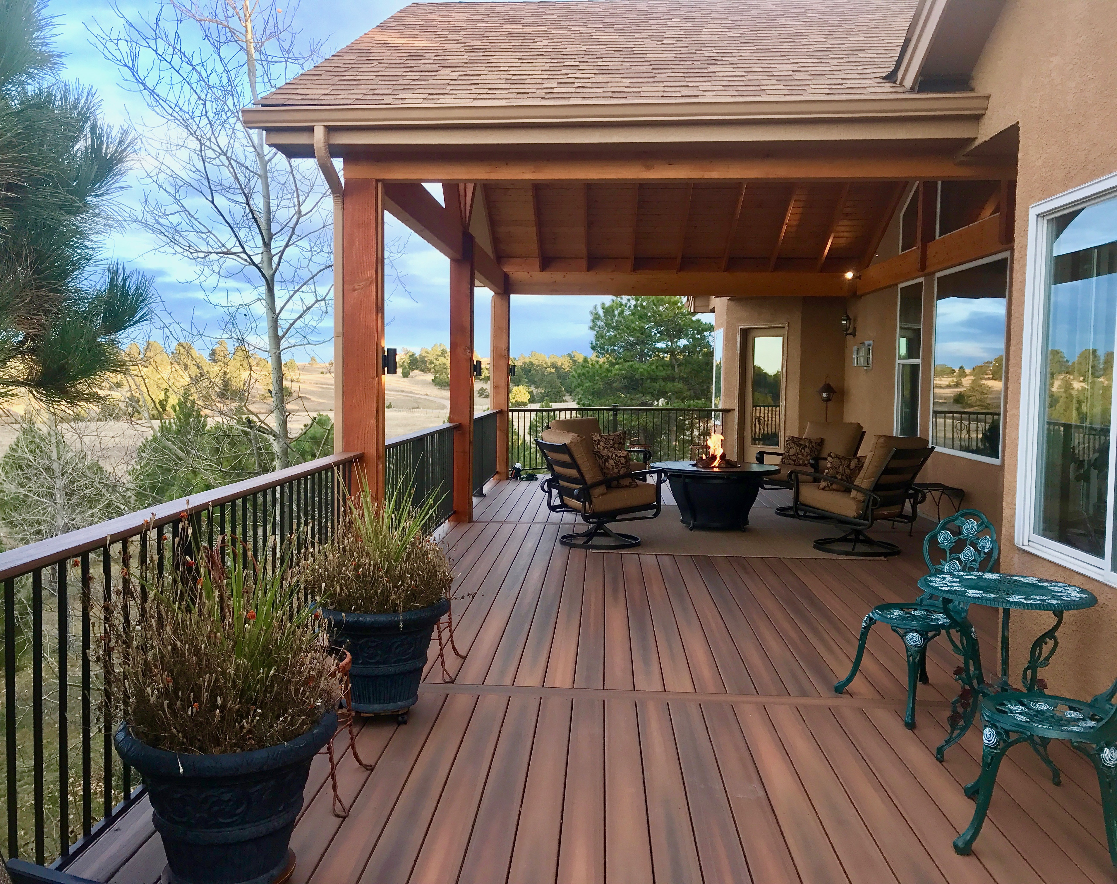 Premier Custom Decks & Outdoor Living logo