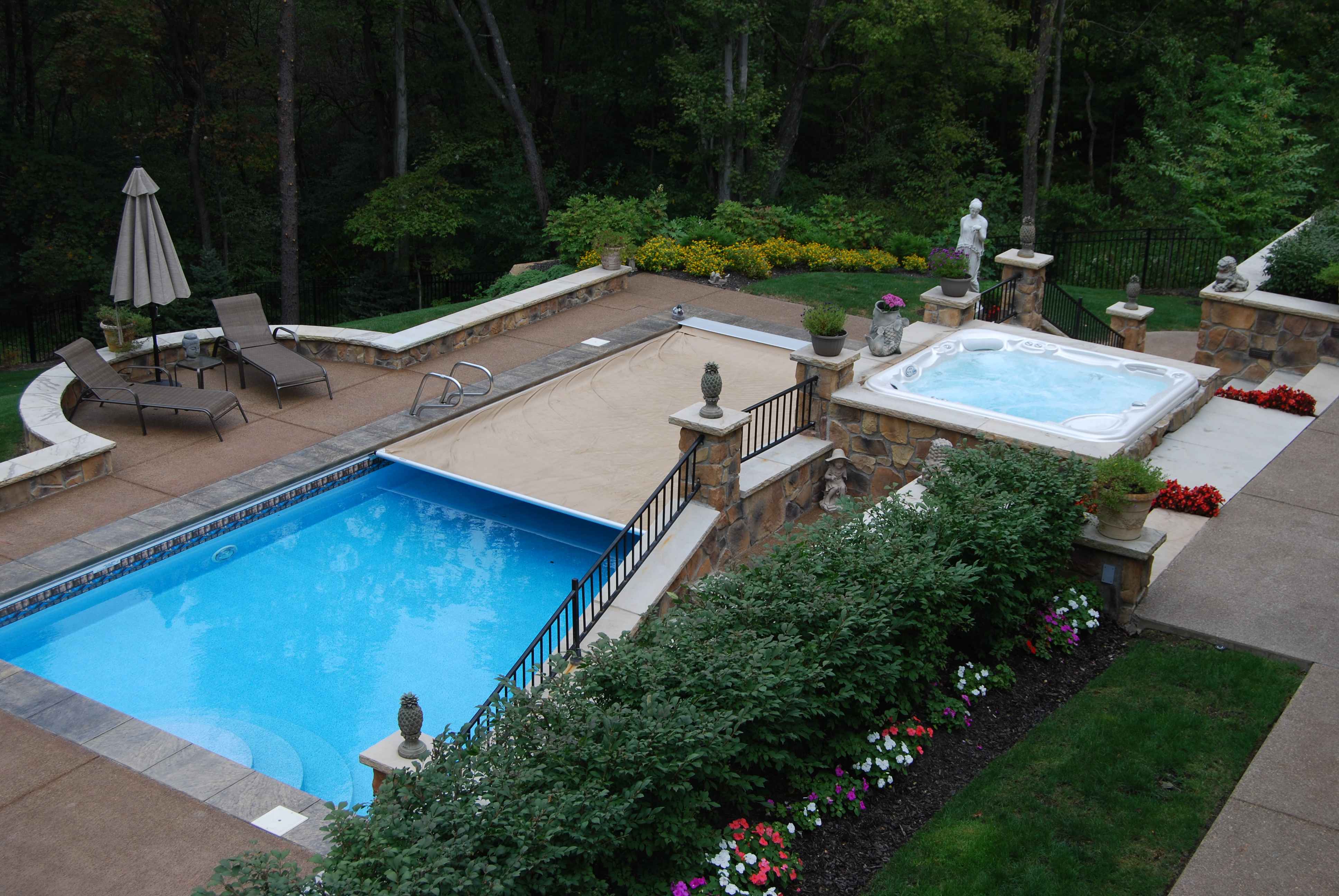 ALPINE POOLS & SPAS logo