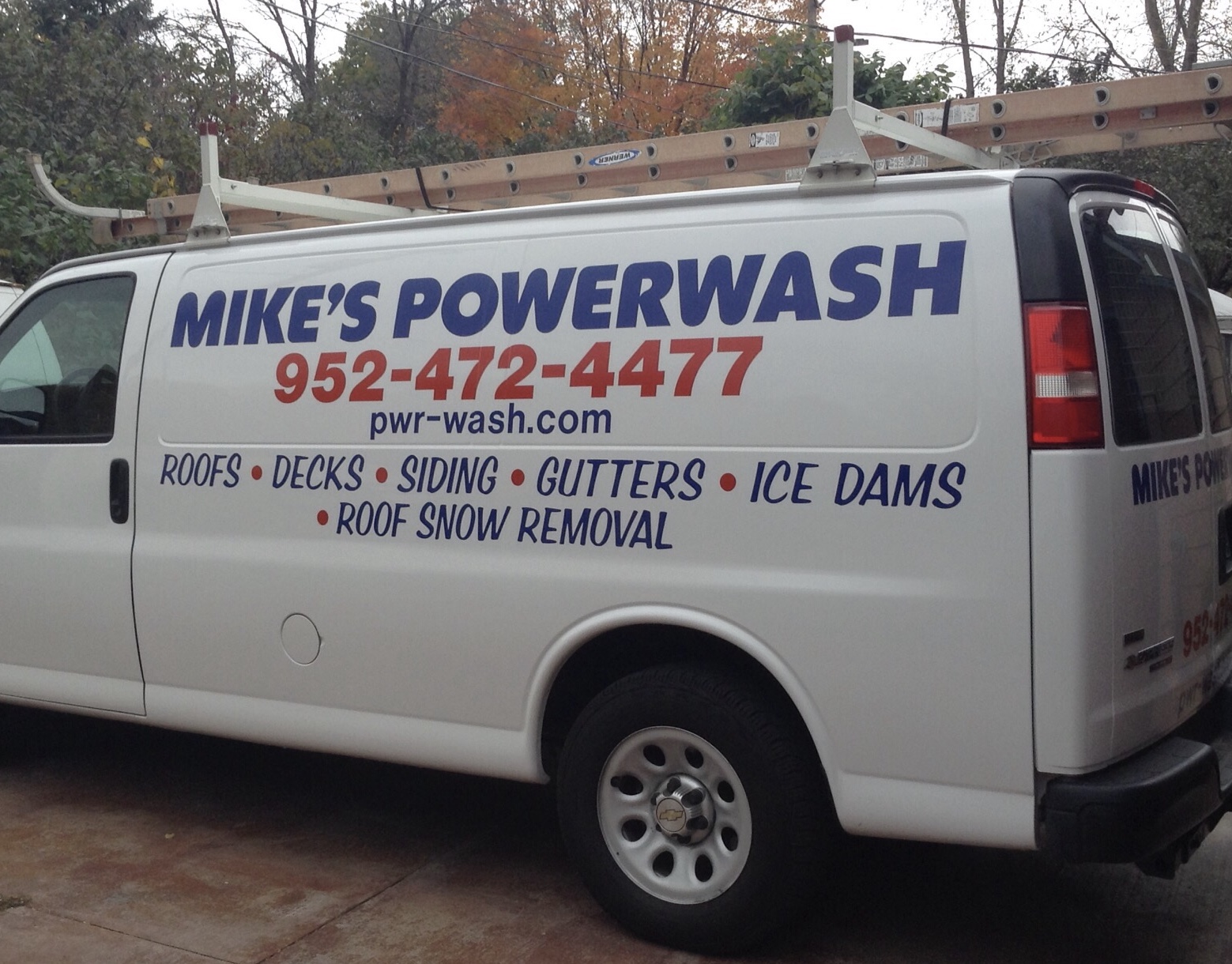 MIKE'S POWER WASH logo