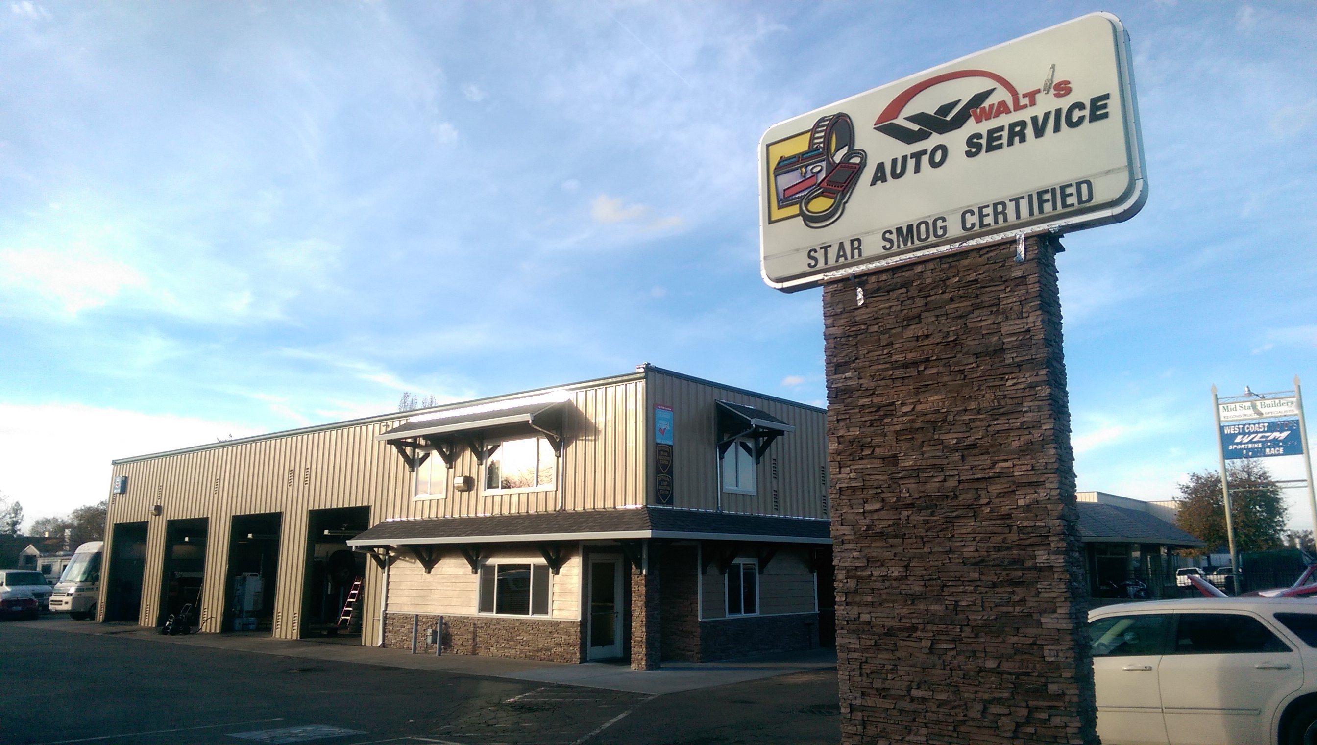 Walt's Auto Service logo