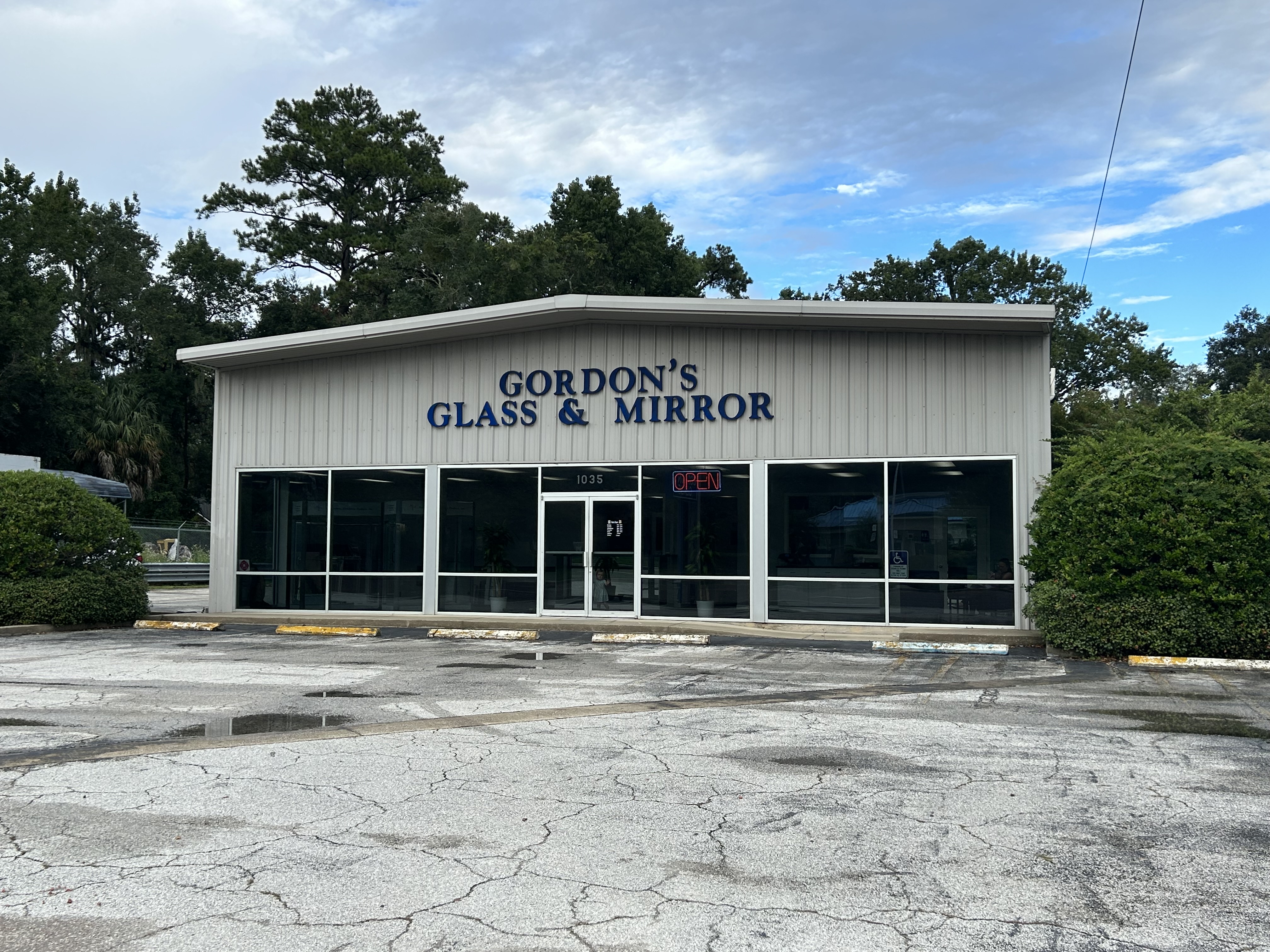 Logo for GORDON'S GLASS & MIRROR