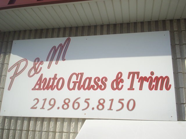 P&M AUTO GLASS & TRIM logo
