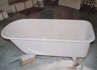 Logo for EZ bathtub reglazing