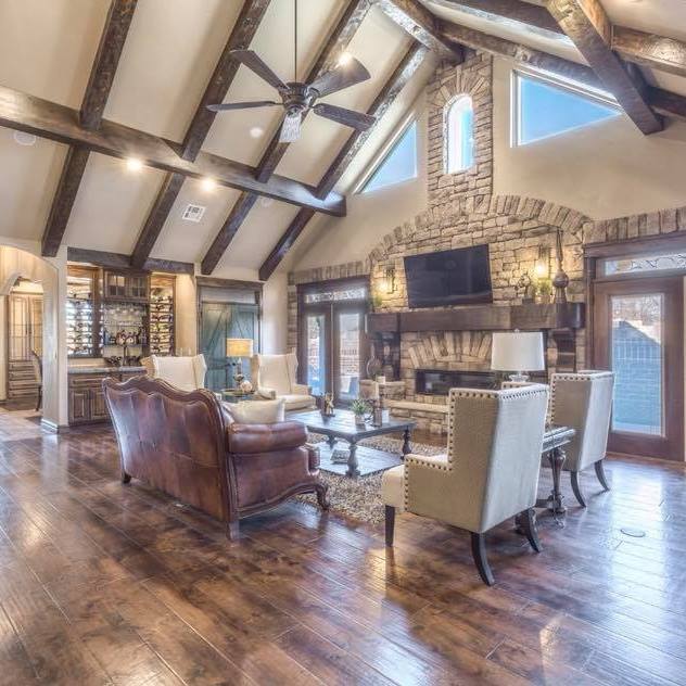 Superior Wood Floors and Tile, Inc.* logo
