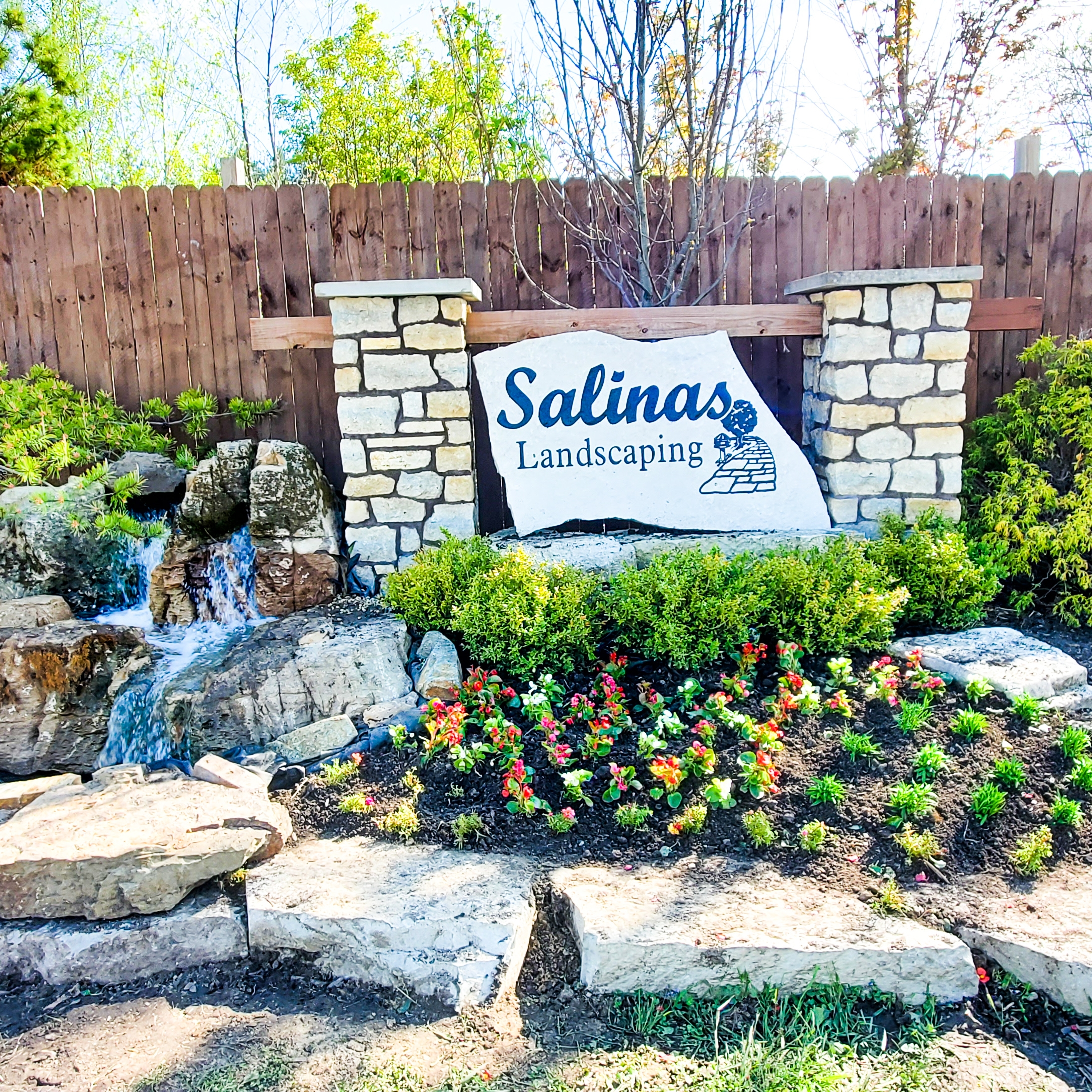 Salinas Landscaping & Construction logo