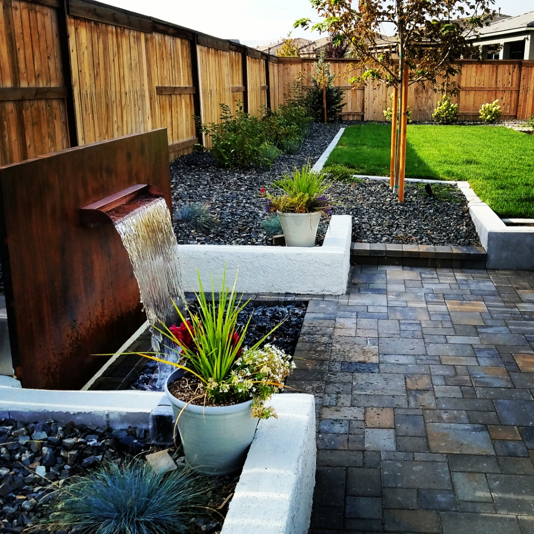 Santiago Landscape & Maintenance Inc logo