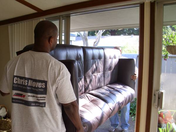 Chris Moves logo