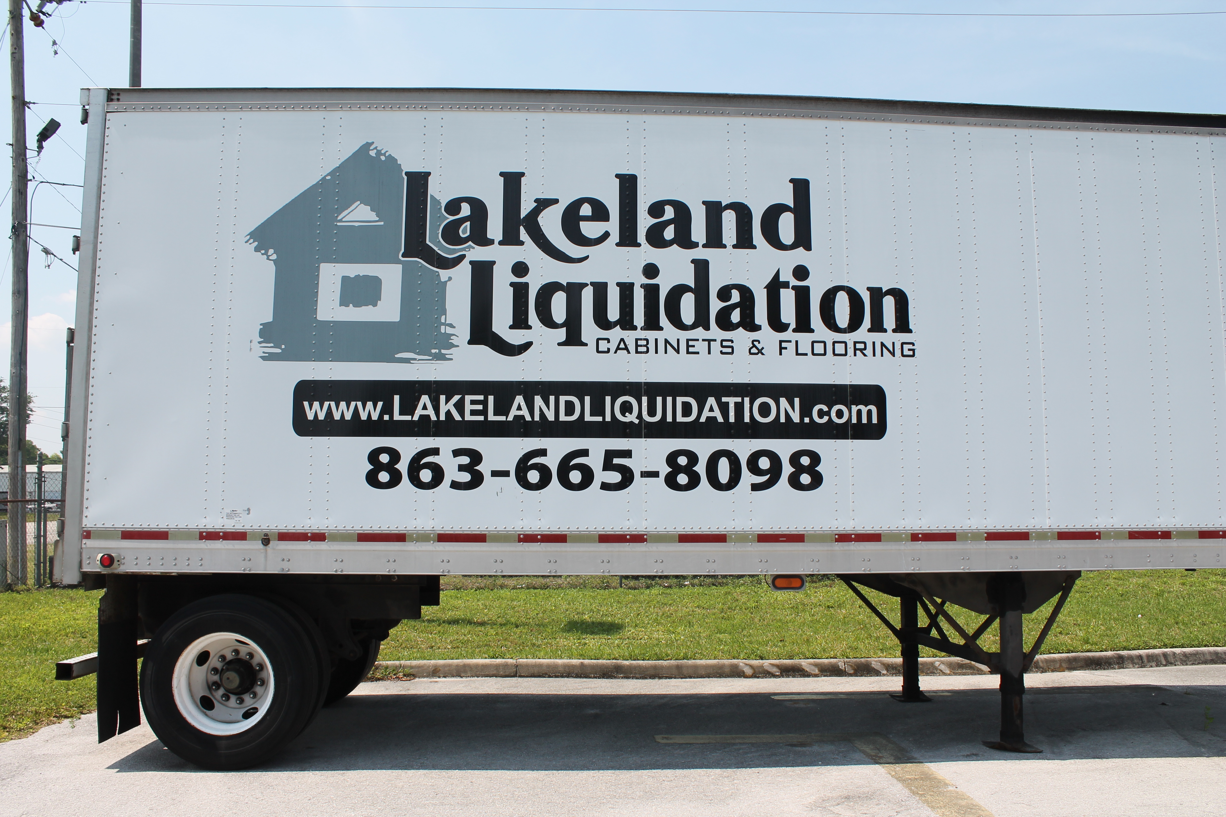 Logo for Lakeland Liquidation