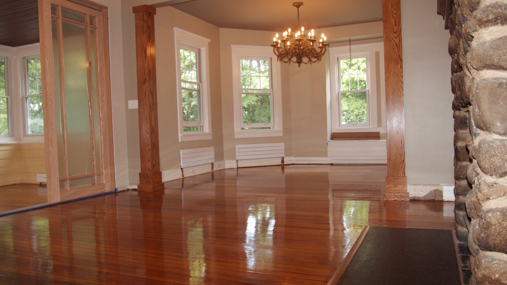 BLUE RIBBON PREMIER HARDWOODS logo