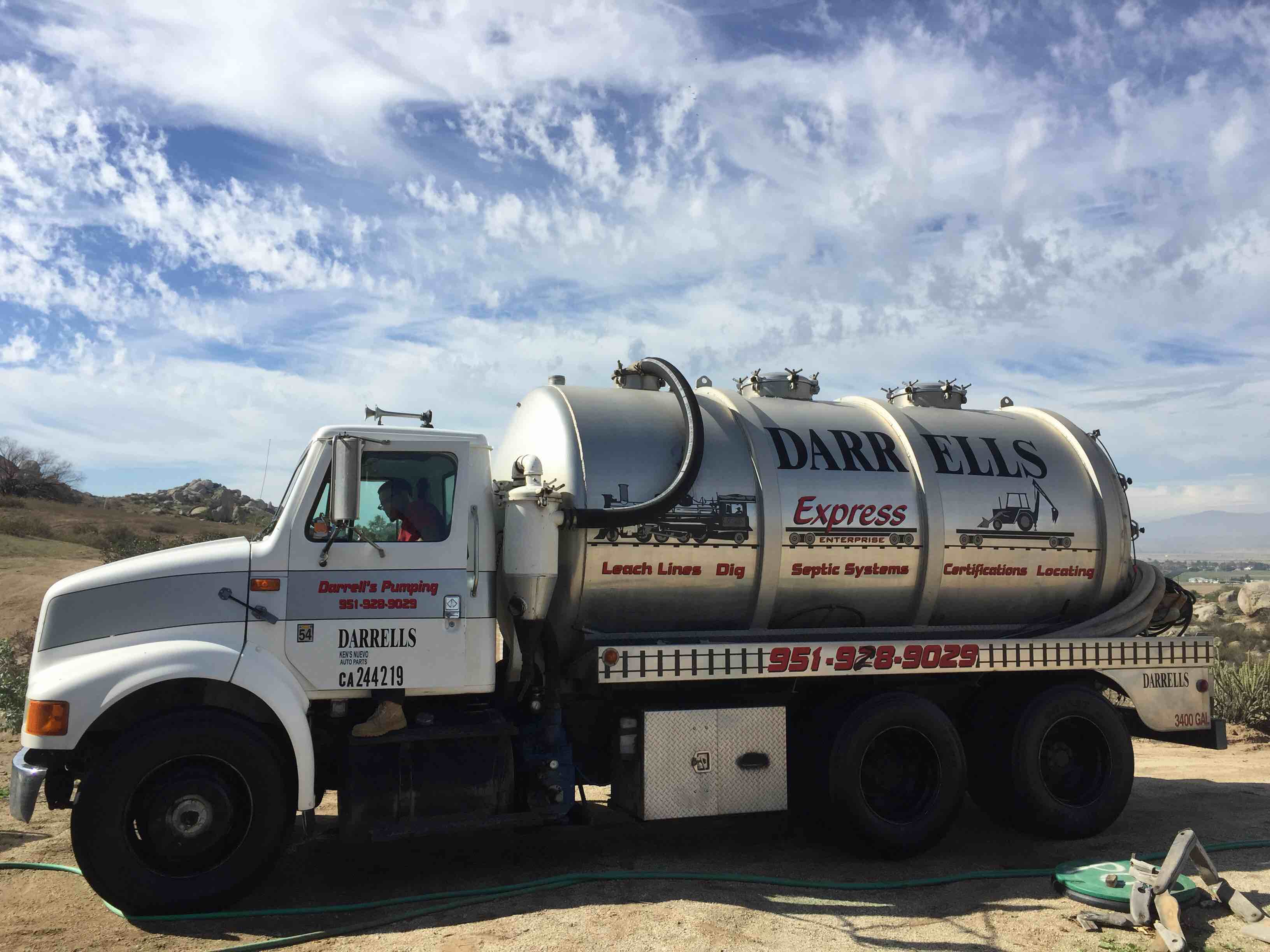 Logo for DARRELL'S PUMPING