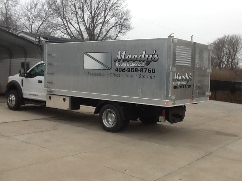 MOODY'S HAULING & CLEAN-UP logo